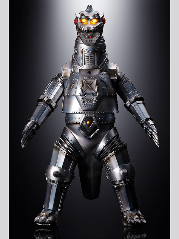 ロボット怪獣のメタリックな外観をシルバー塗装に複数色のシャドウ彩色で再現。スライド金型による成型で特徴的な全身のリベット状ディテールもリアルに再現