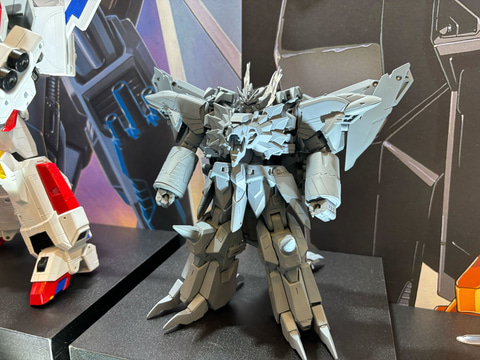 タカラトミーの新ブランド「トイライズ」より「キング