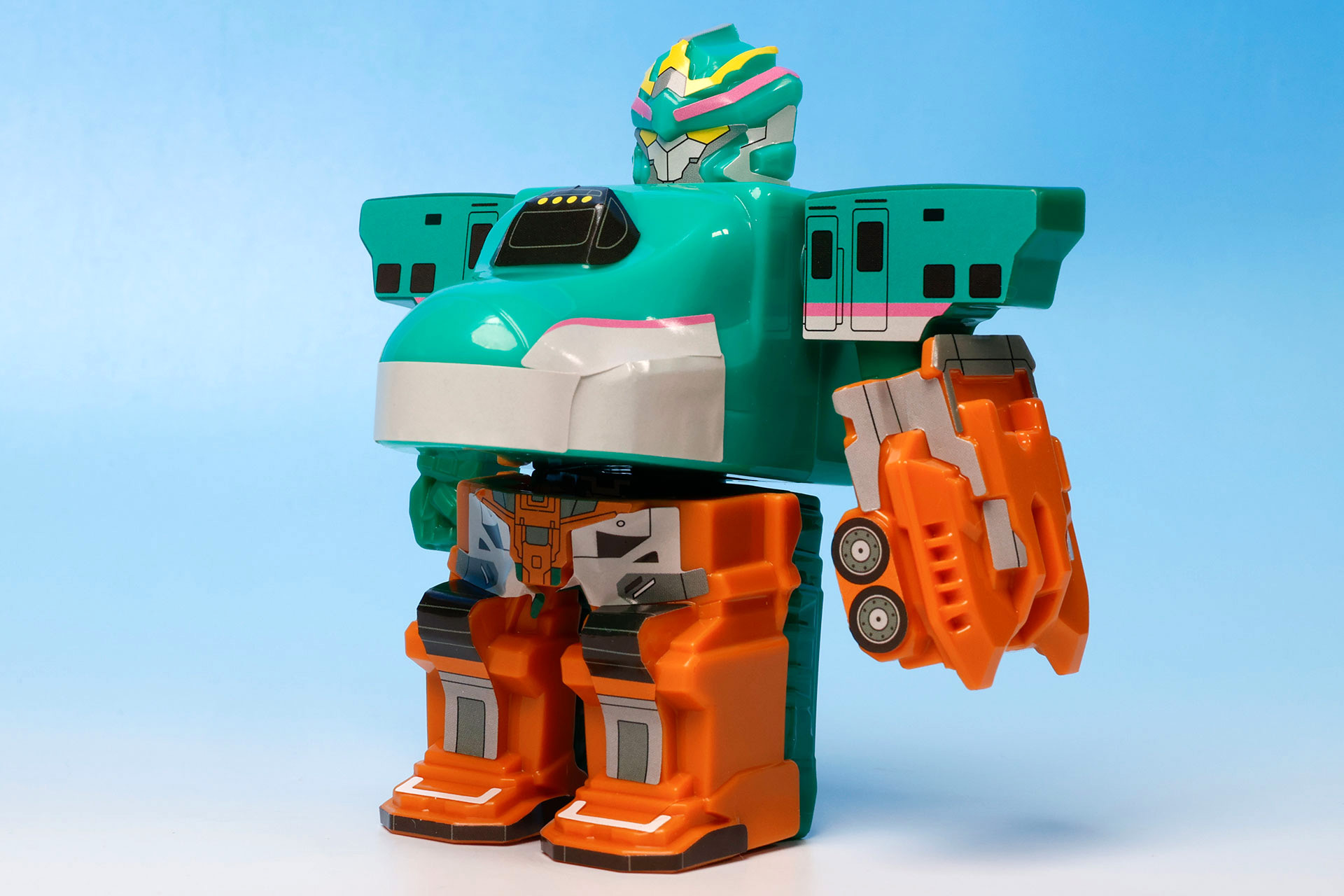 脚は着脱可能。腕や顔も動かすことができる