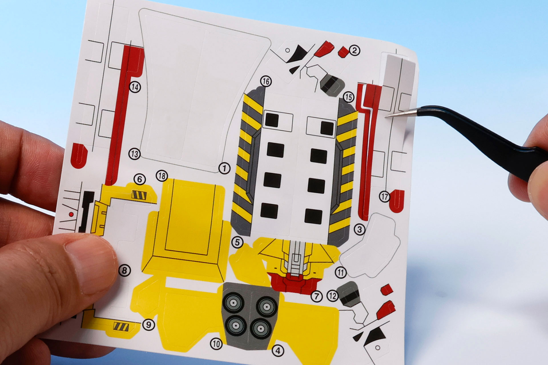 じっくり確認しながらシールを貼っていこう