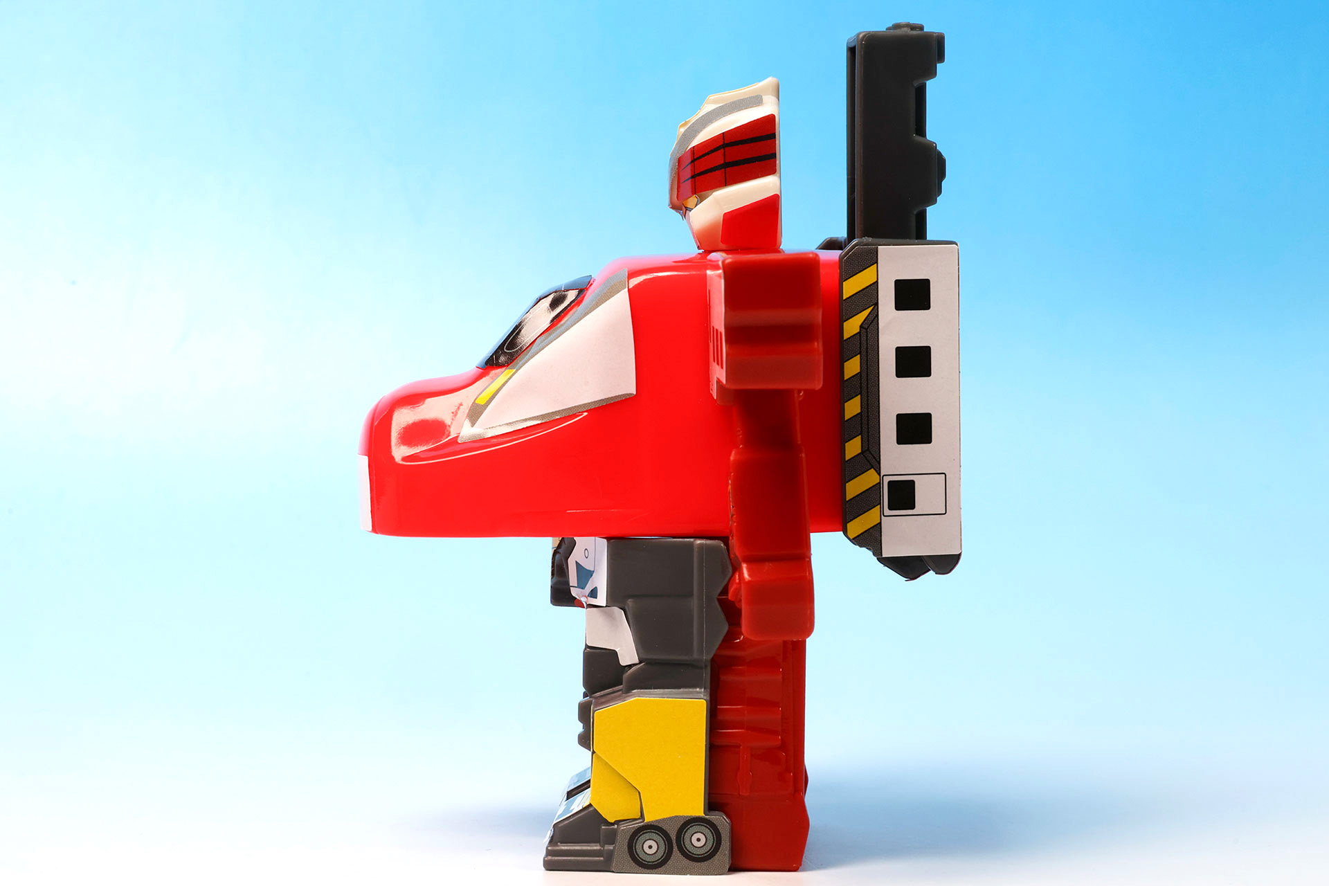 合体パーツは脚の前面と背中に取り付けることができる