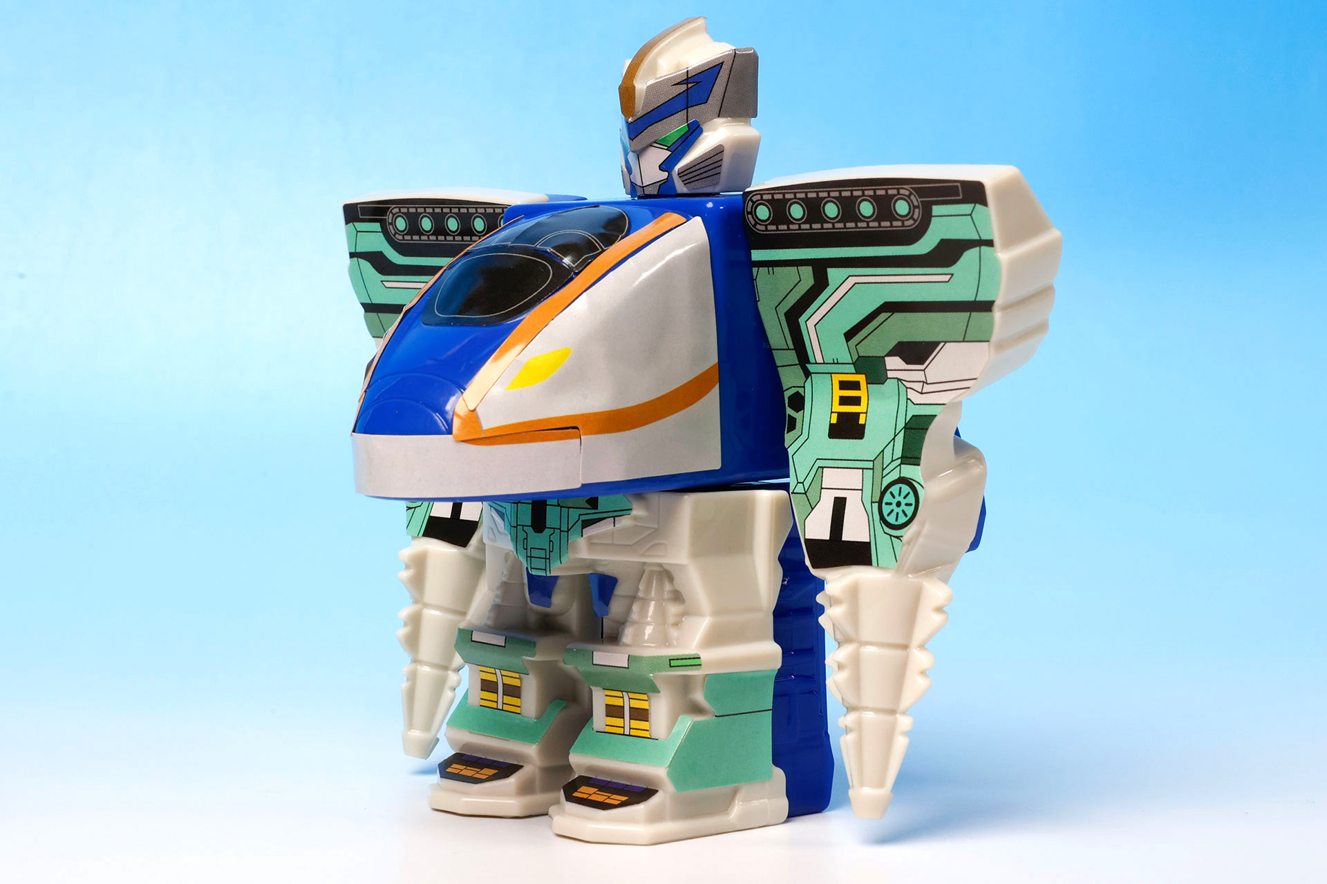 腕に取り付けたドリルも目立つ