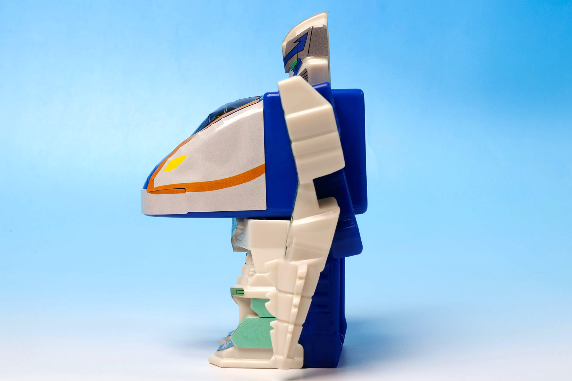 シンカンセンのフォルムはそのまま活かされている