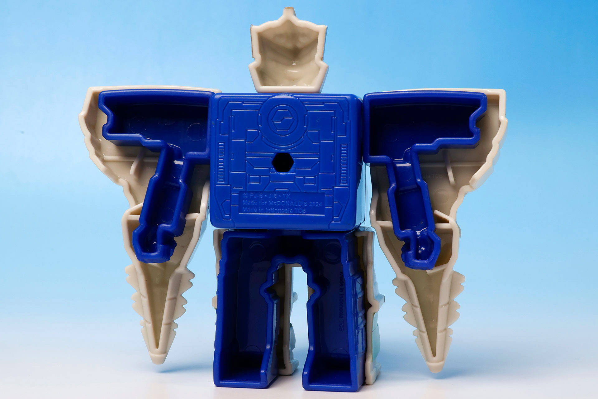 背面側はややスッキリとしている