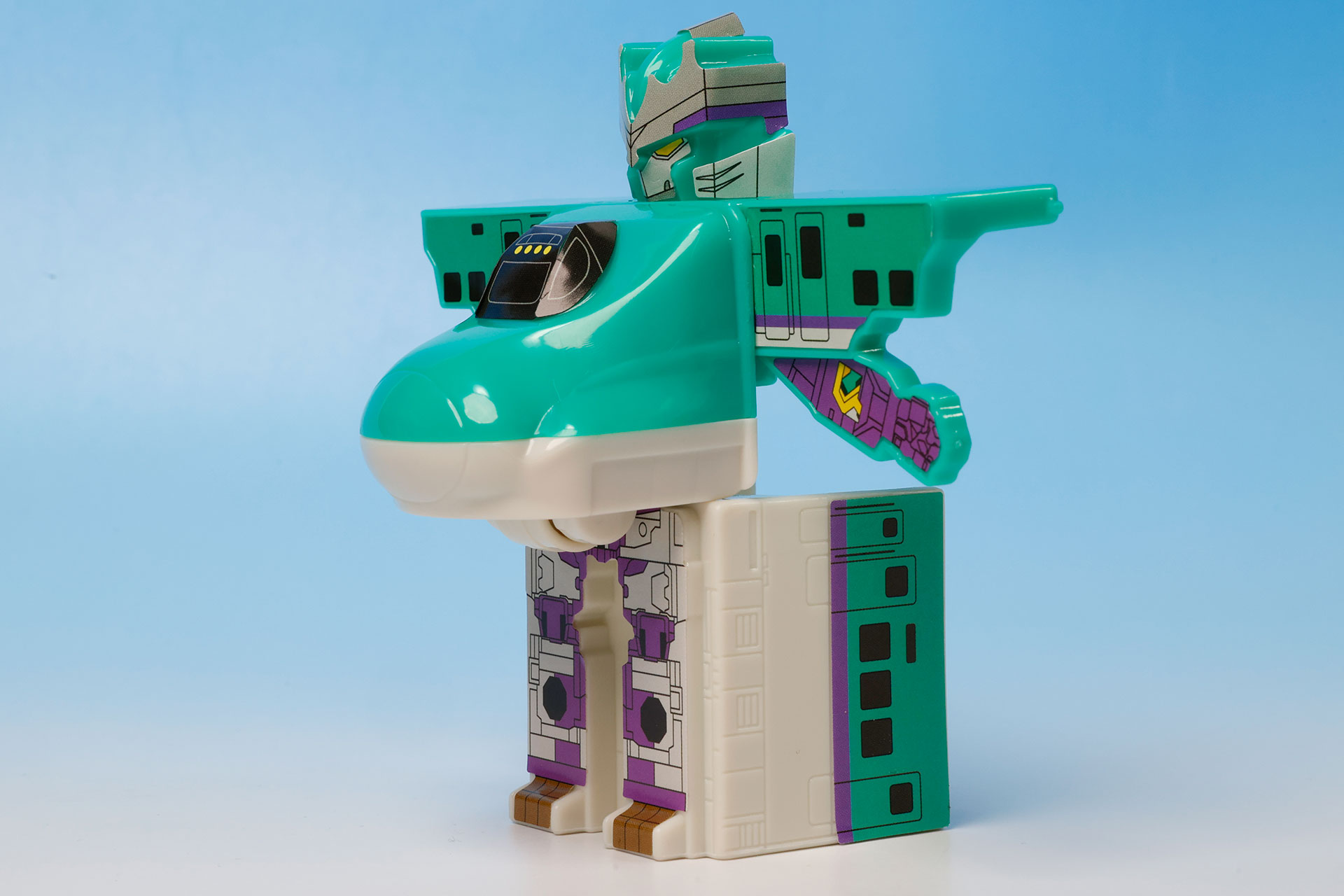 変形ロボらしいスタイルだ