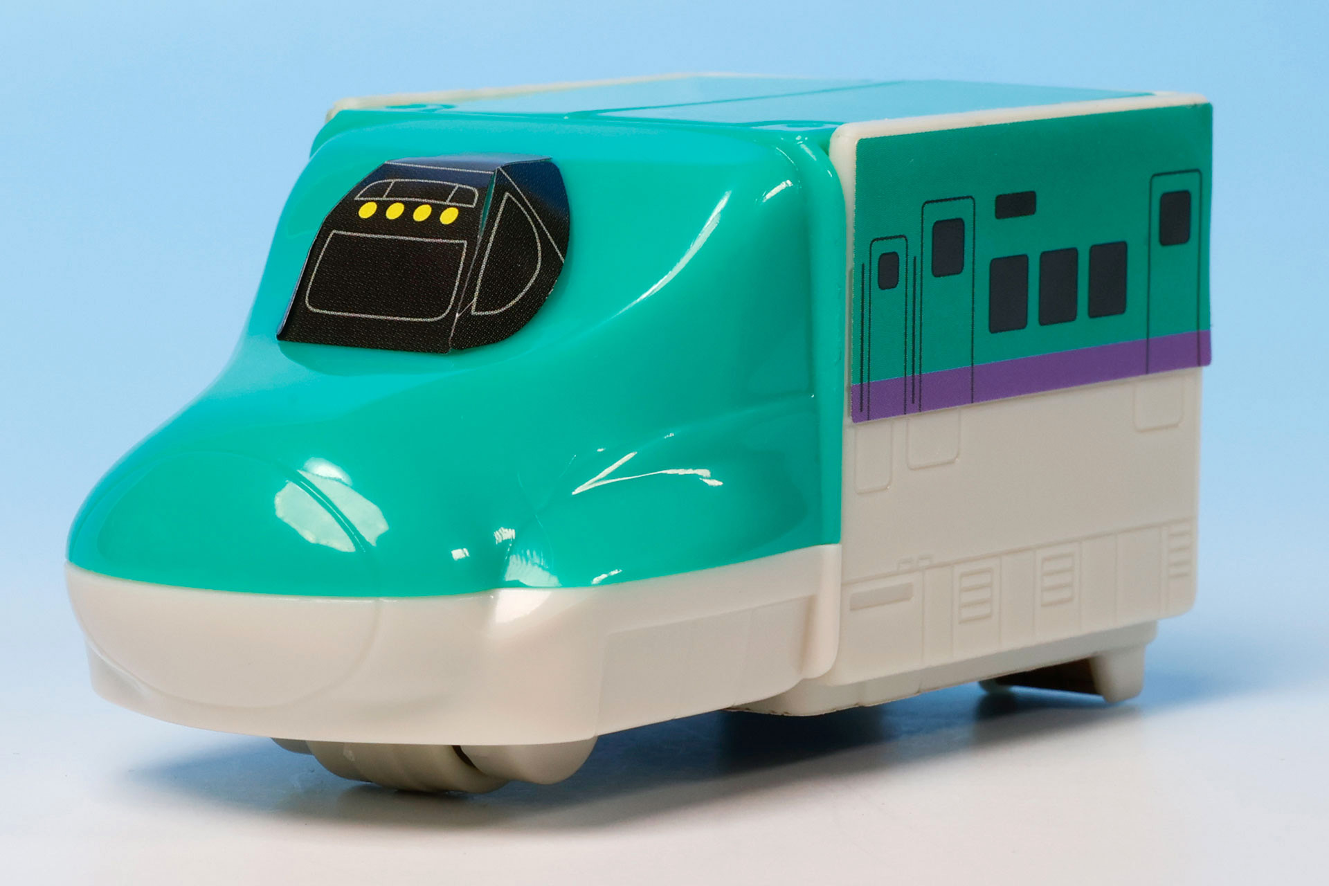 車輪も付いているため、軽く走らせて遊ぶこともできる