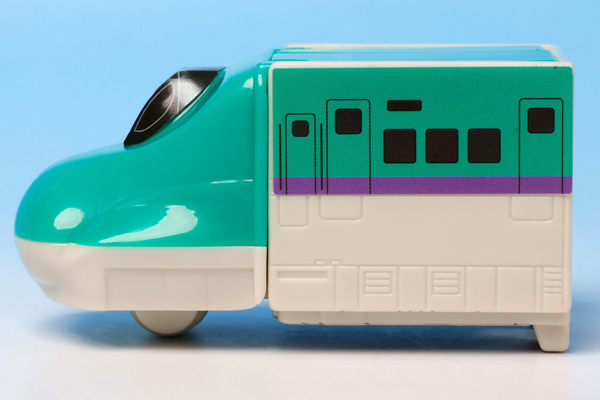 シンカンセンのフォルムそのままだ