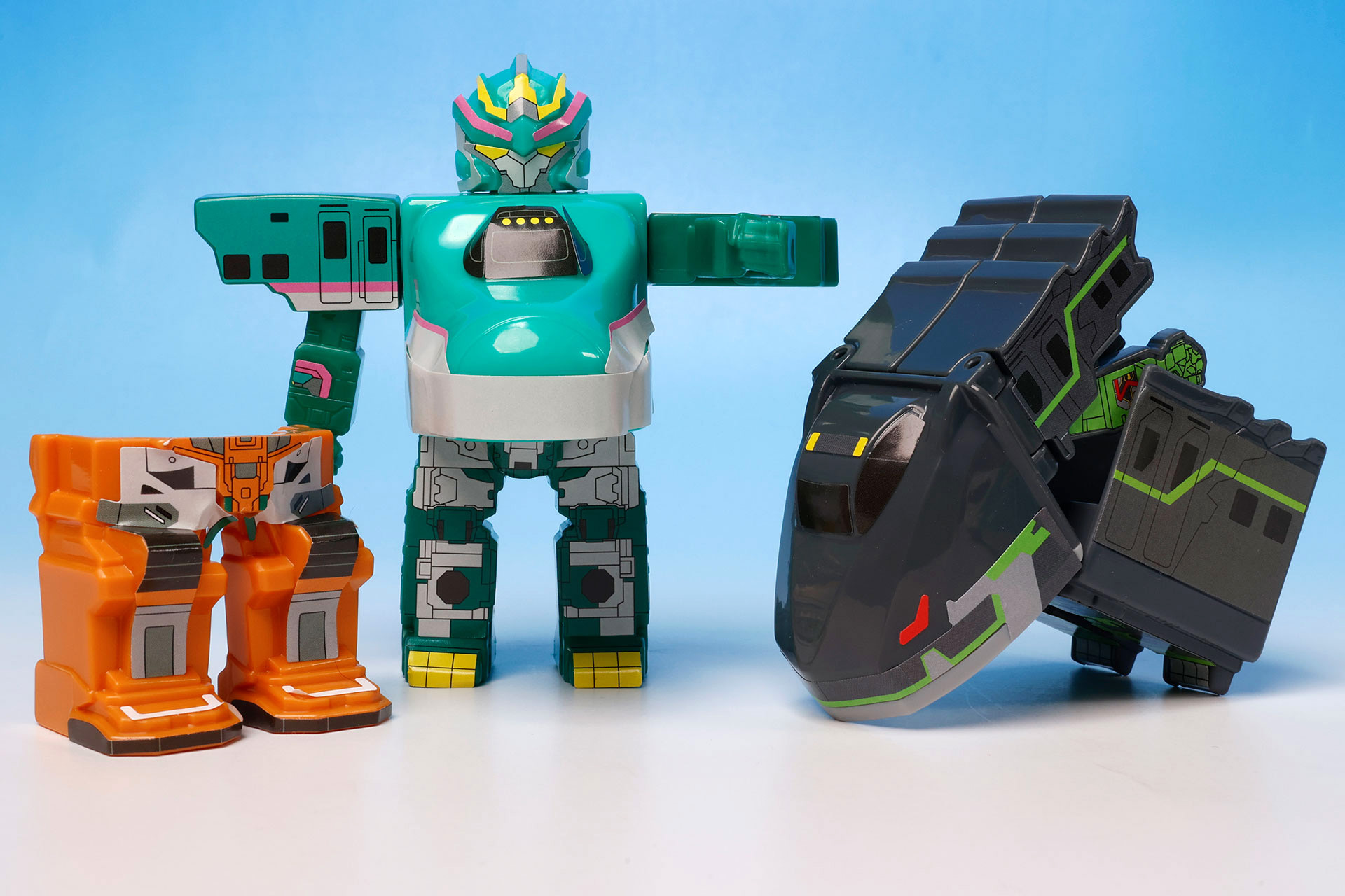 合体や変形できるところが今回のおもちゃの特徴だ