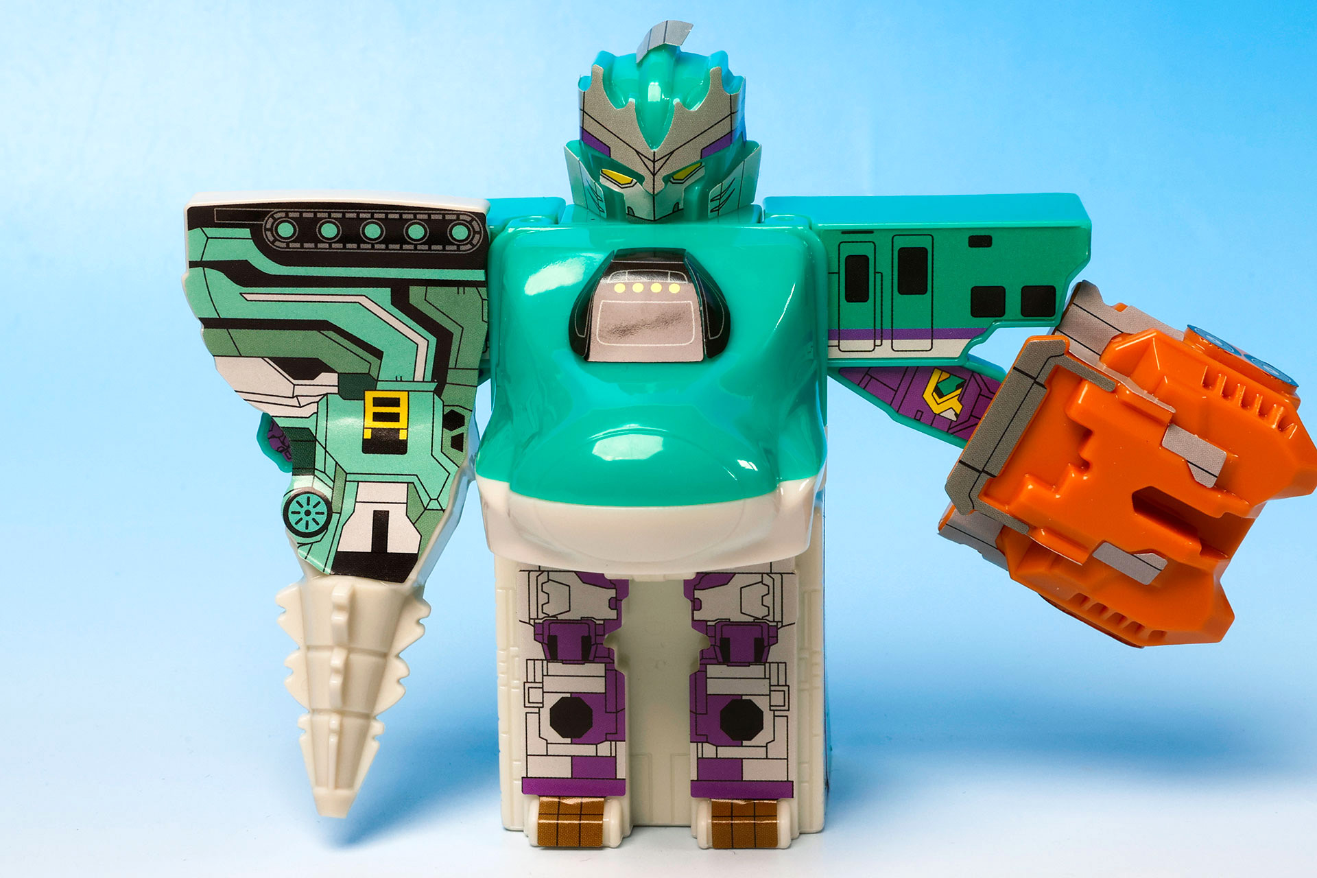 第1弾に含まれている合体パーツは第2弾を含めて全部のおもちゃに取り付けることができる