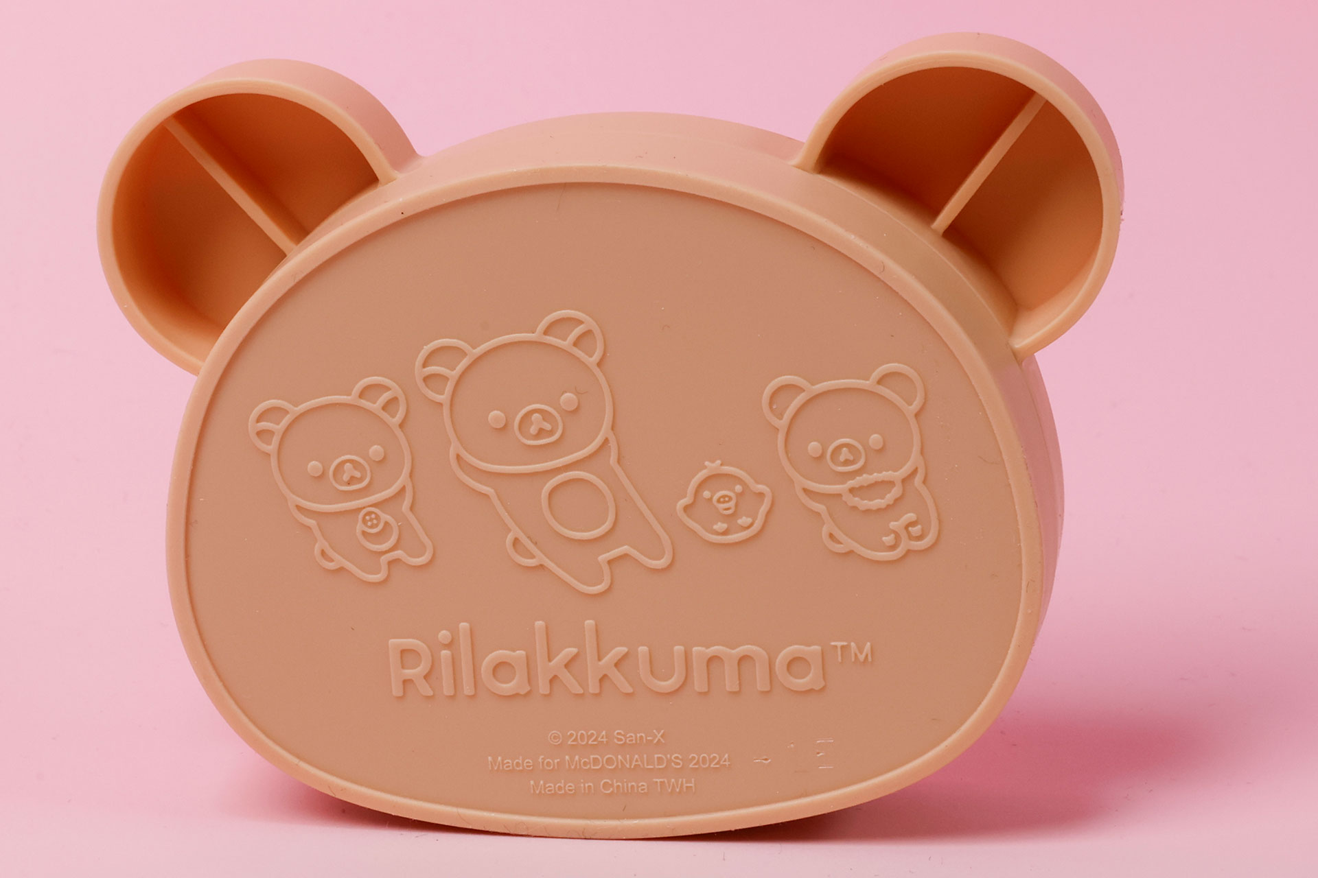 裏面にも凹凸でリラックマたちが描かれている