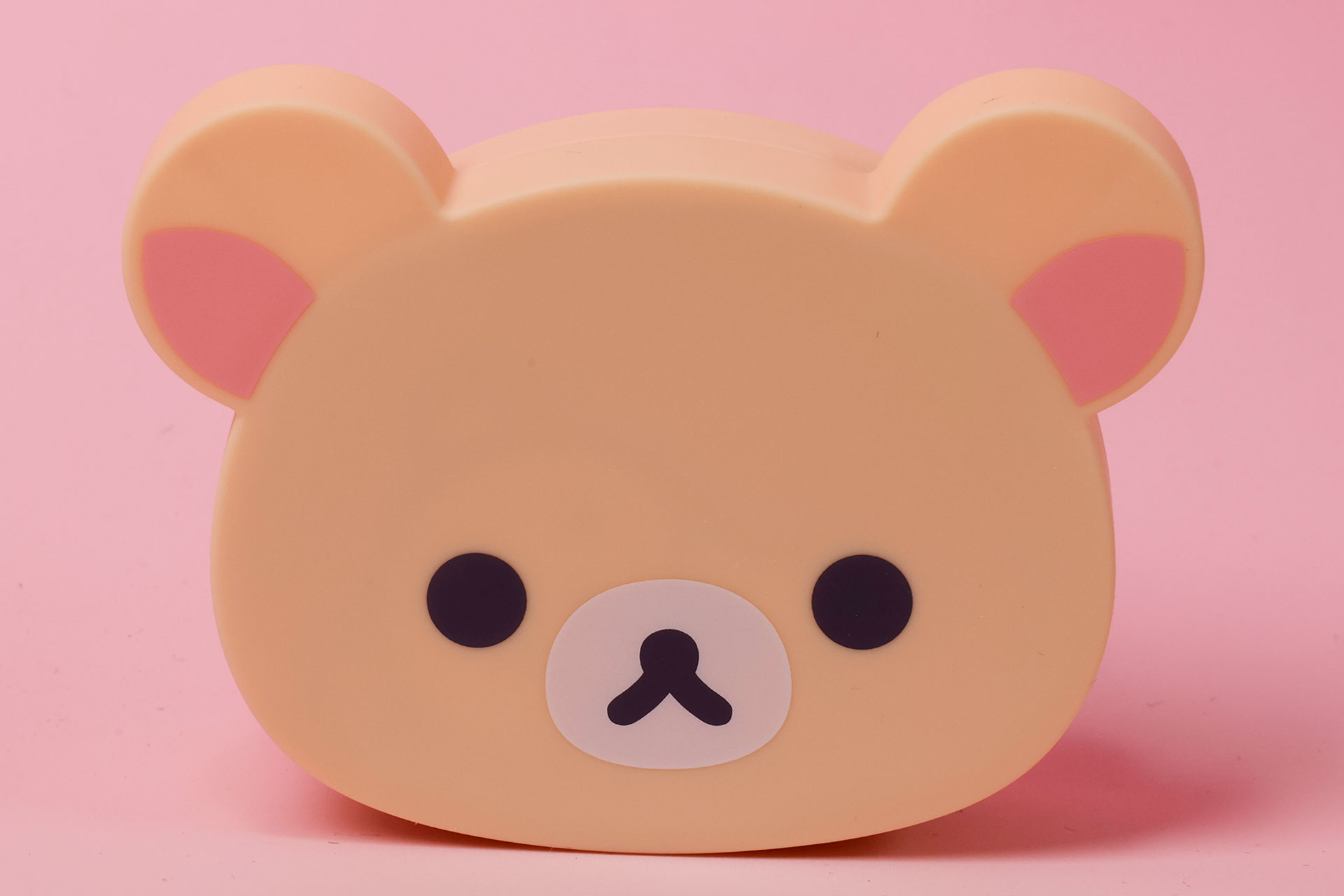 ケースにはコリラックマの顔が描かれている