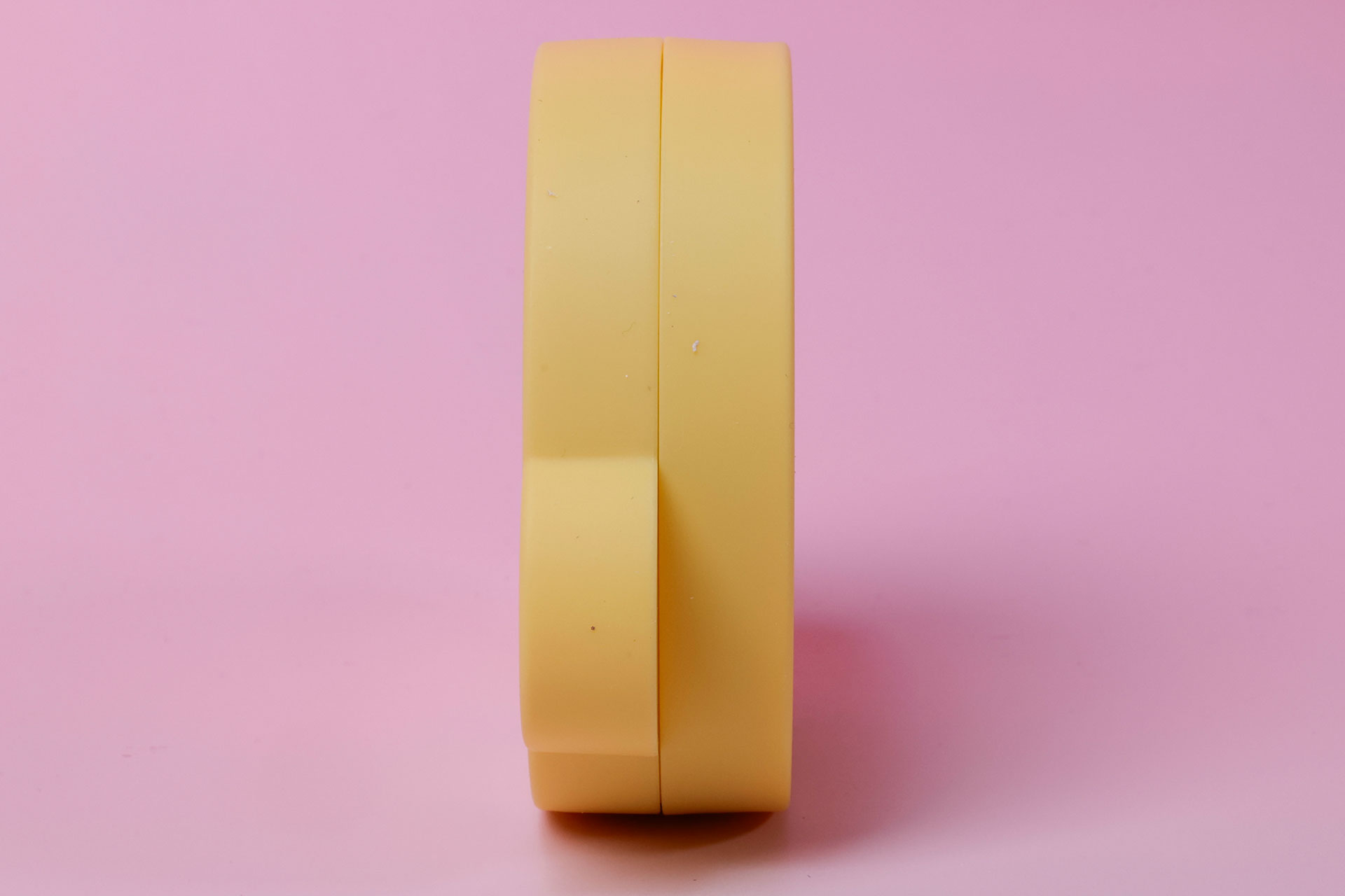 羽の部分が出っ張った形になっている