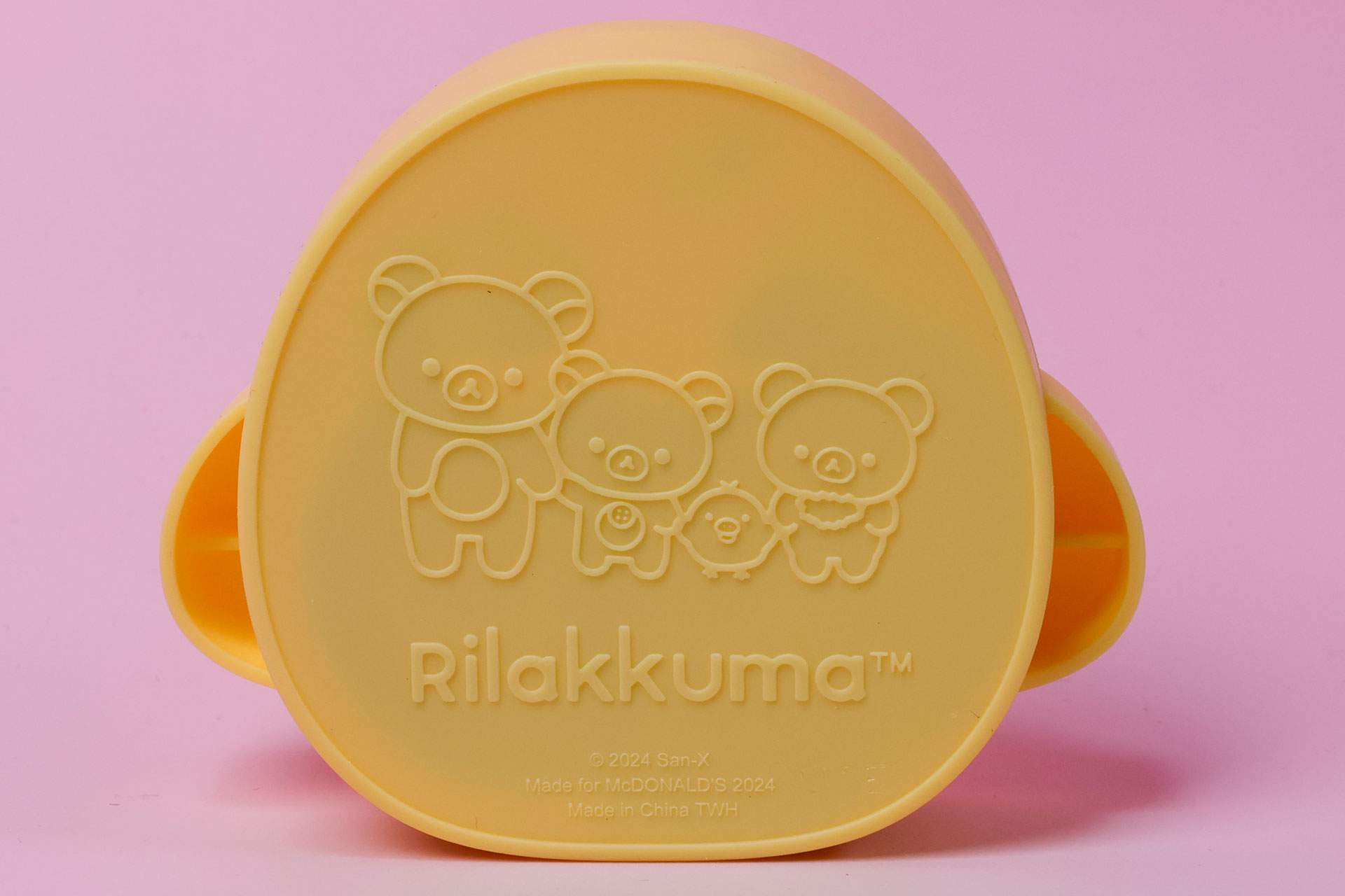 裏面にもリラックマたちの姿が描かれている