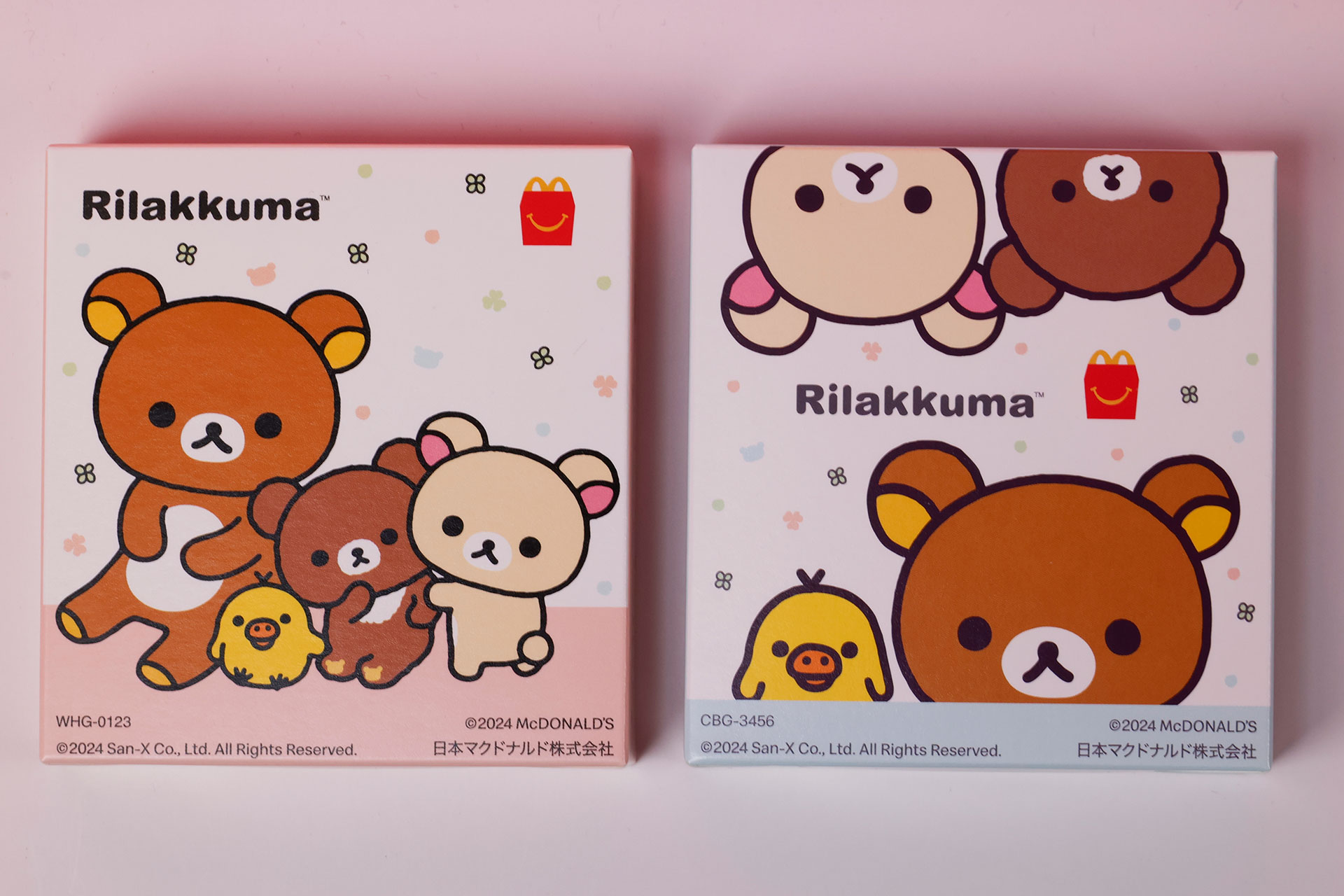 こちらが今回のおもちゃ箱。ピンク色の箱が第1弾、水色の箱が第2弾だ