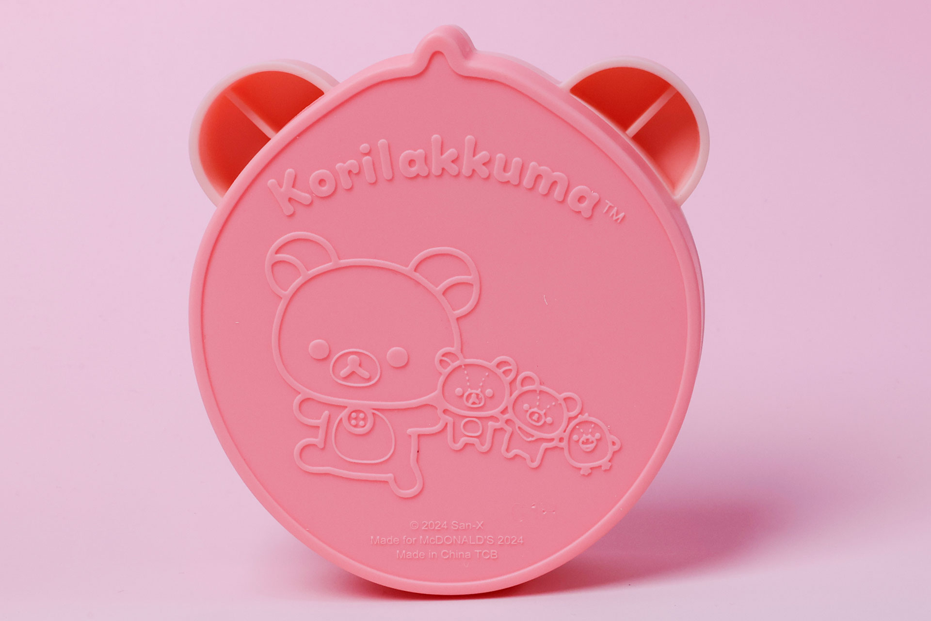 裏面にはコリラックマたちが並んだ姿が描かれている