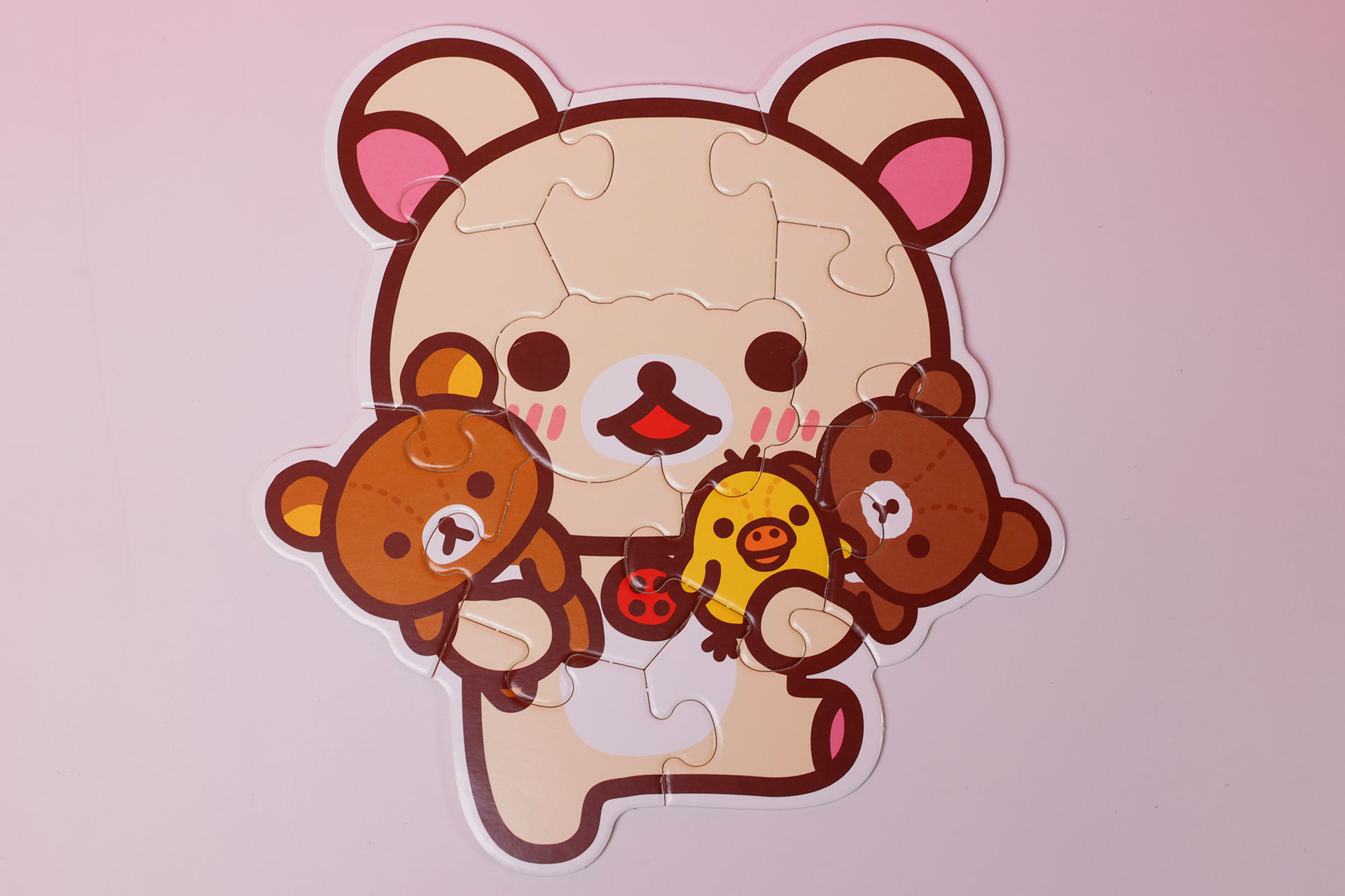 パズルの表面は20周年記念のイラストがモチーフになっている