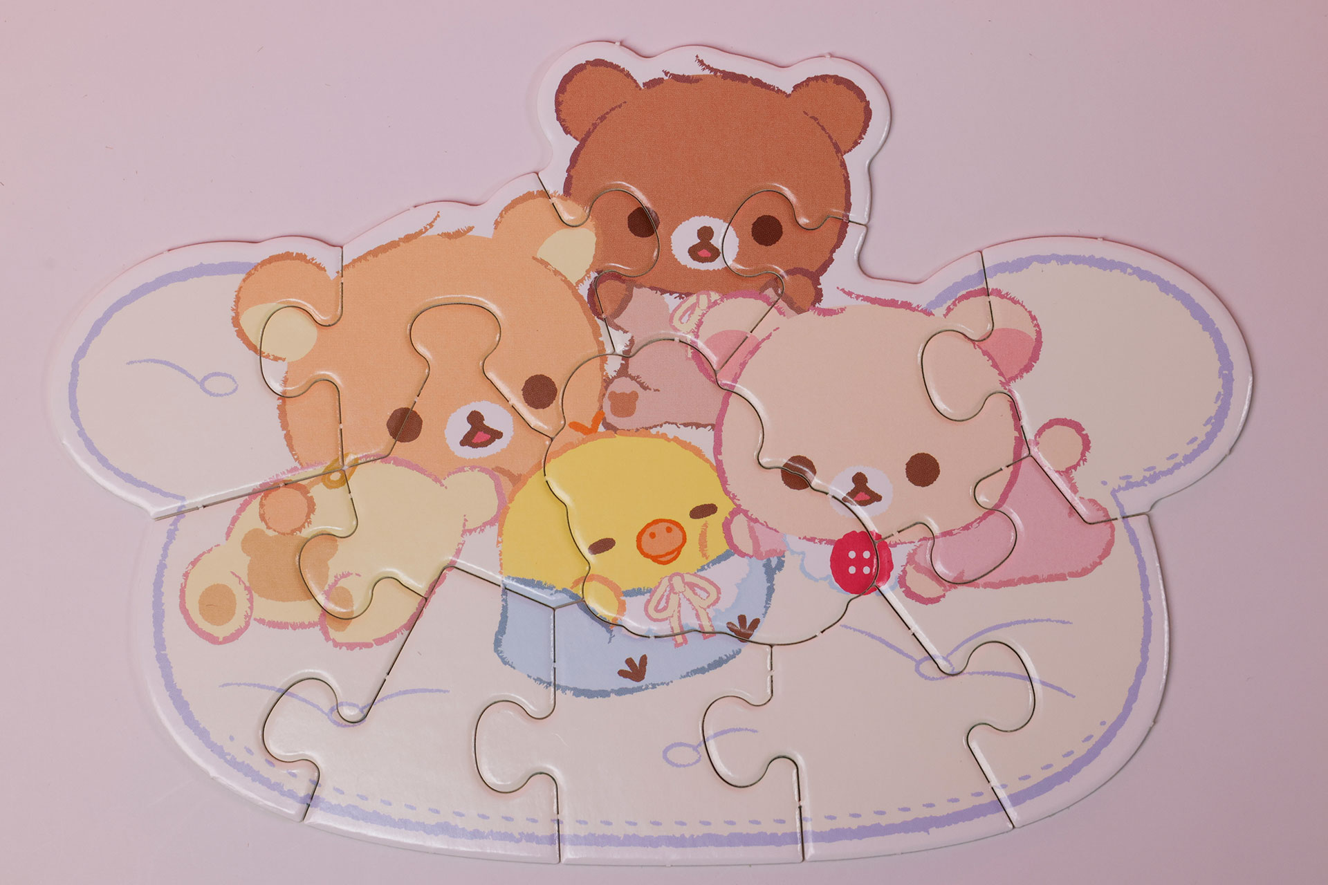 表面のパズルを作ると可愛いベイビーたちのイラストが完成！