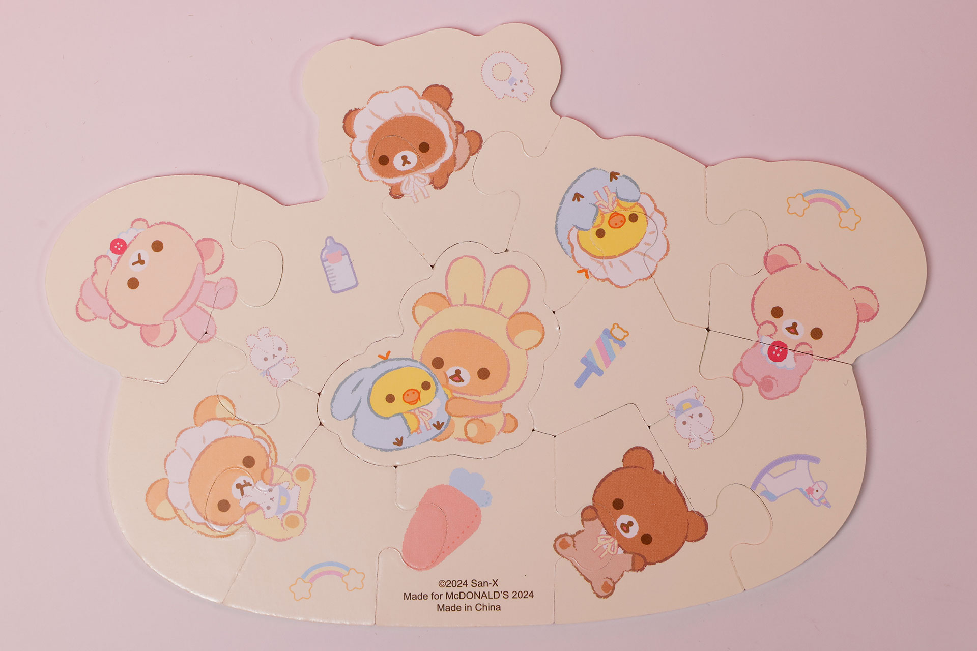 パズルの裏面にも赤ちゃん姿のリラックマたちが描かれている