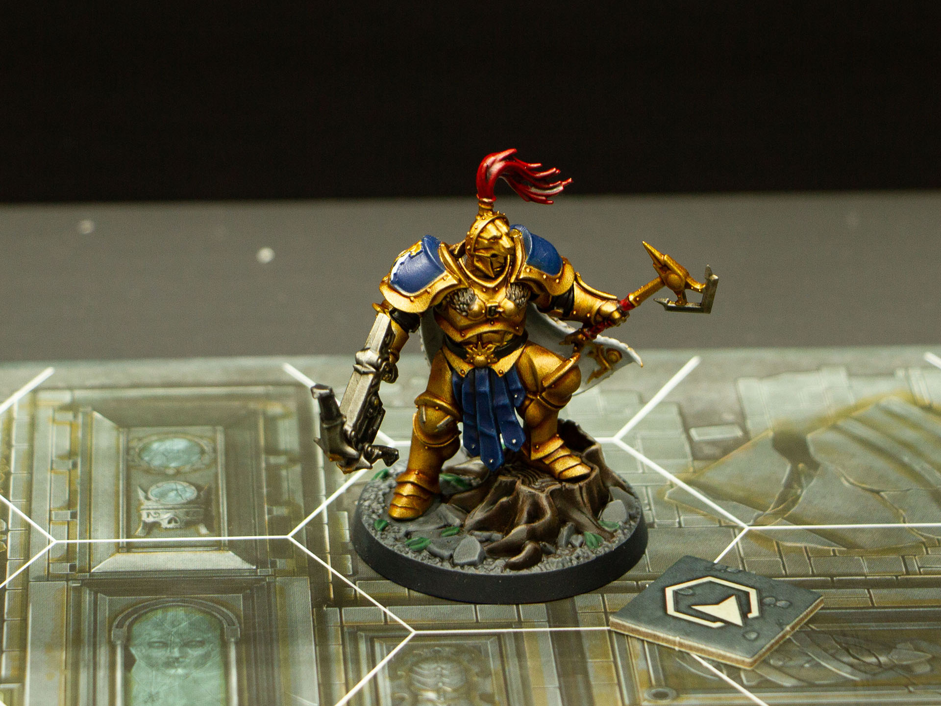 「アンダーワールド」は六角形で区切られたマップを2つ隣り合わせて遊ぶ。マス目に様々な効果が設定されており、そこに敵ファイターを突き落としたり、敵ファイターの防御を崩して戦うような頭脳戦も繰り広げられる