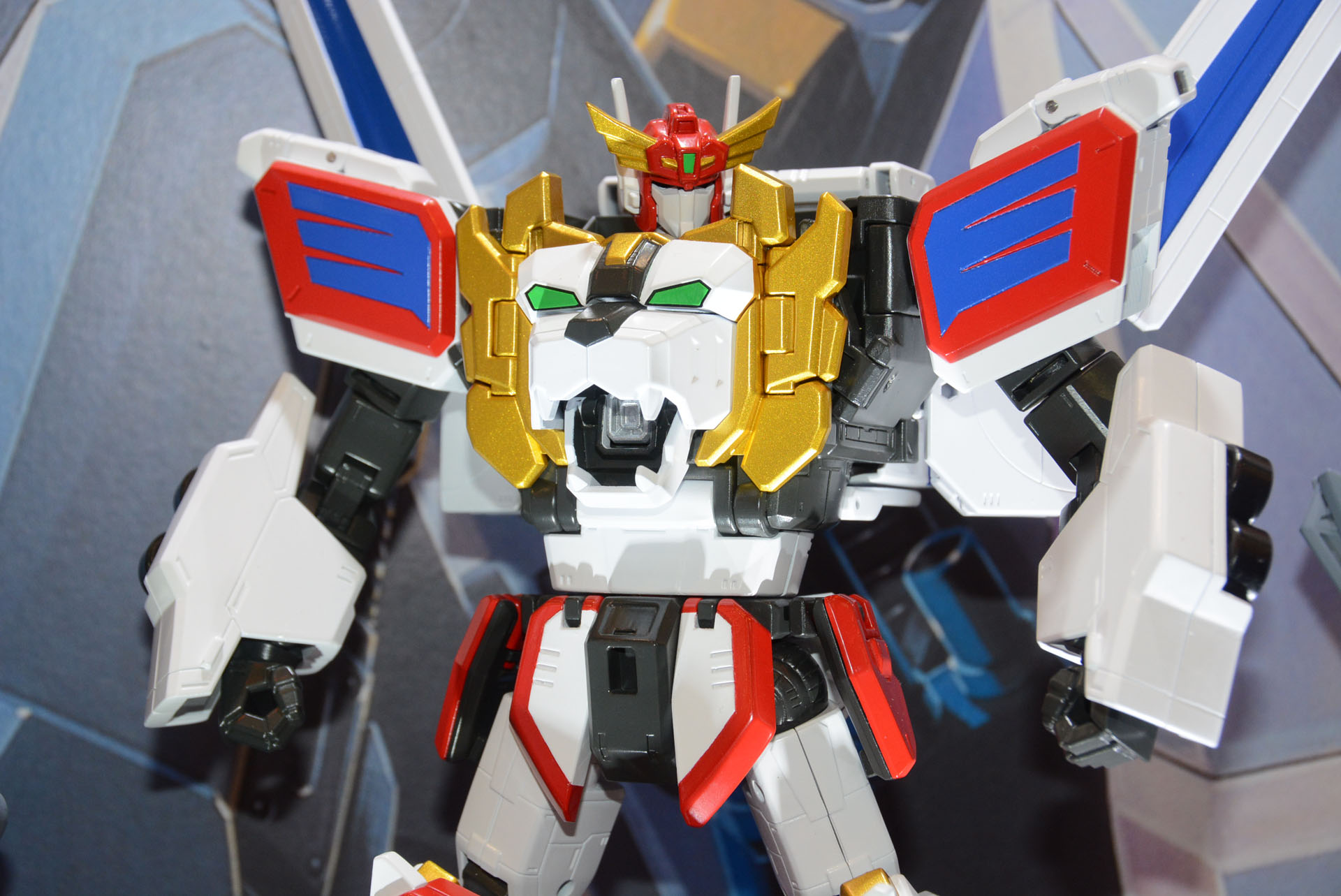 キングエクスカイザーをアレンジプロポーションで立体化。オリジナルギミックも