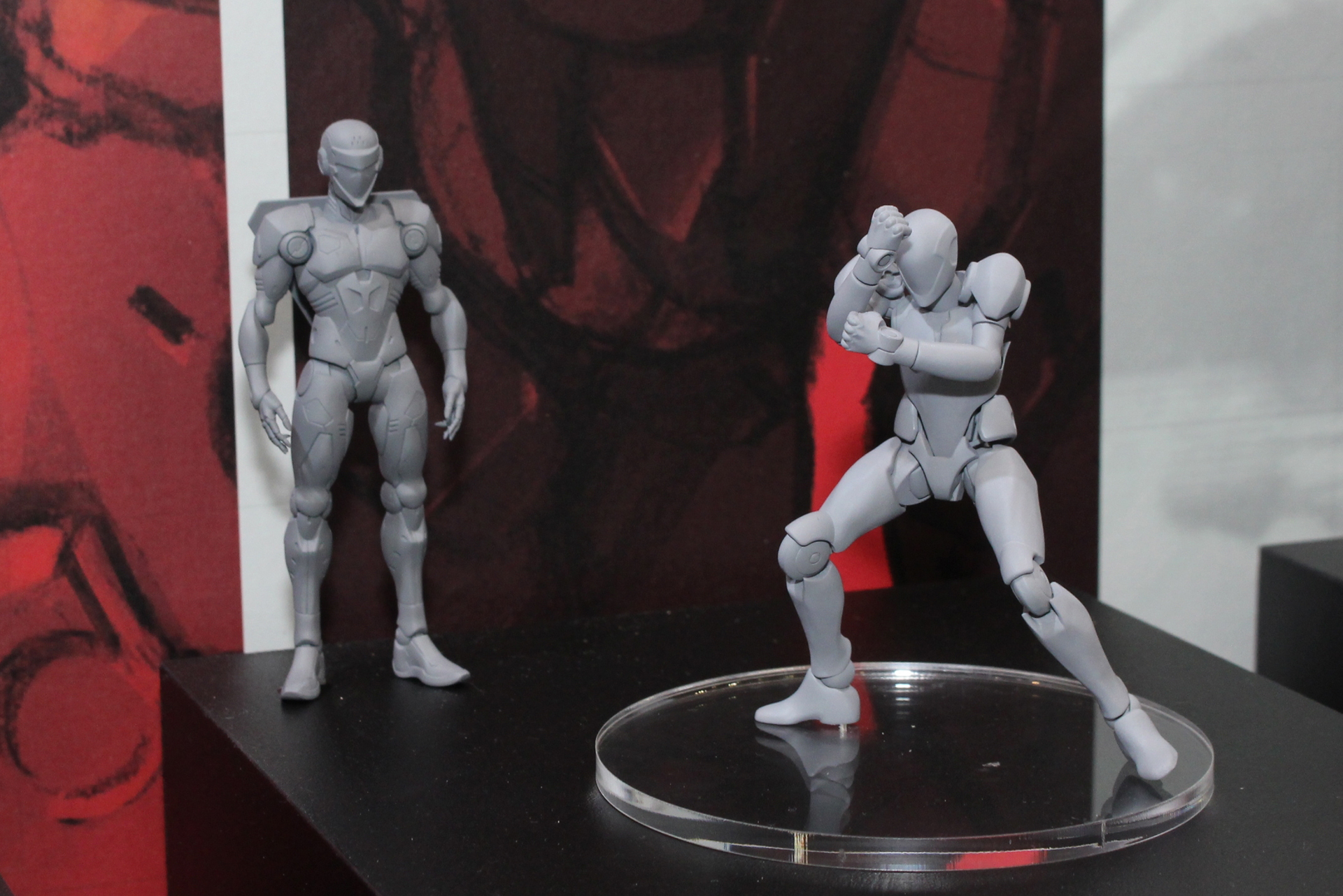 素体らしきフィギュアも展示。可動もかなり優秀なことが予想できる