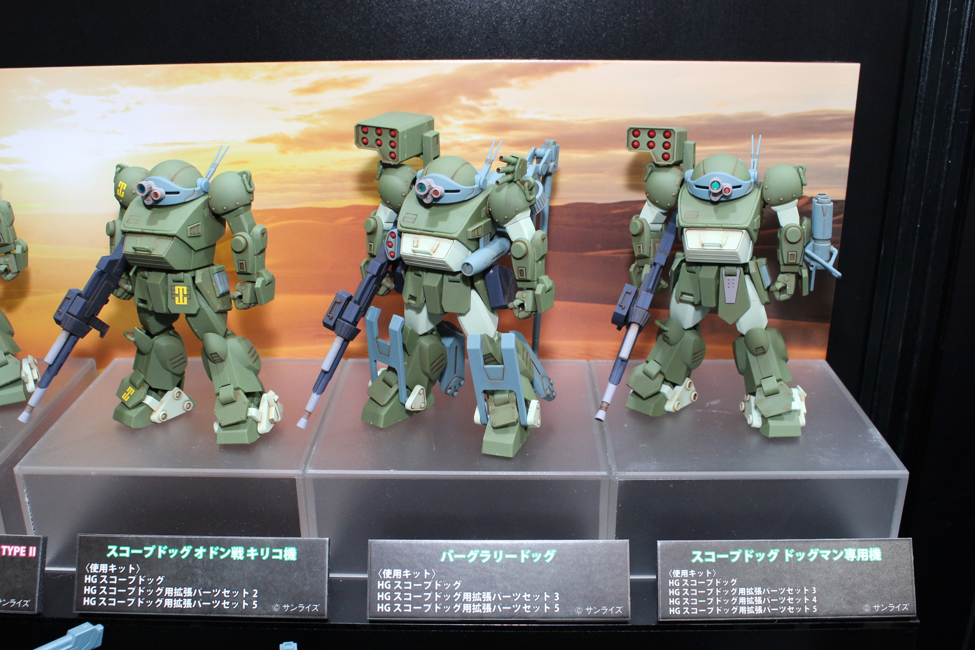 セット5には成形色の異なるパーツがあり、左のオドン戦キリコ機のような単色のスコープドッグにもできる