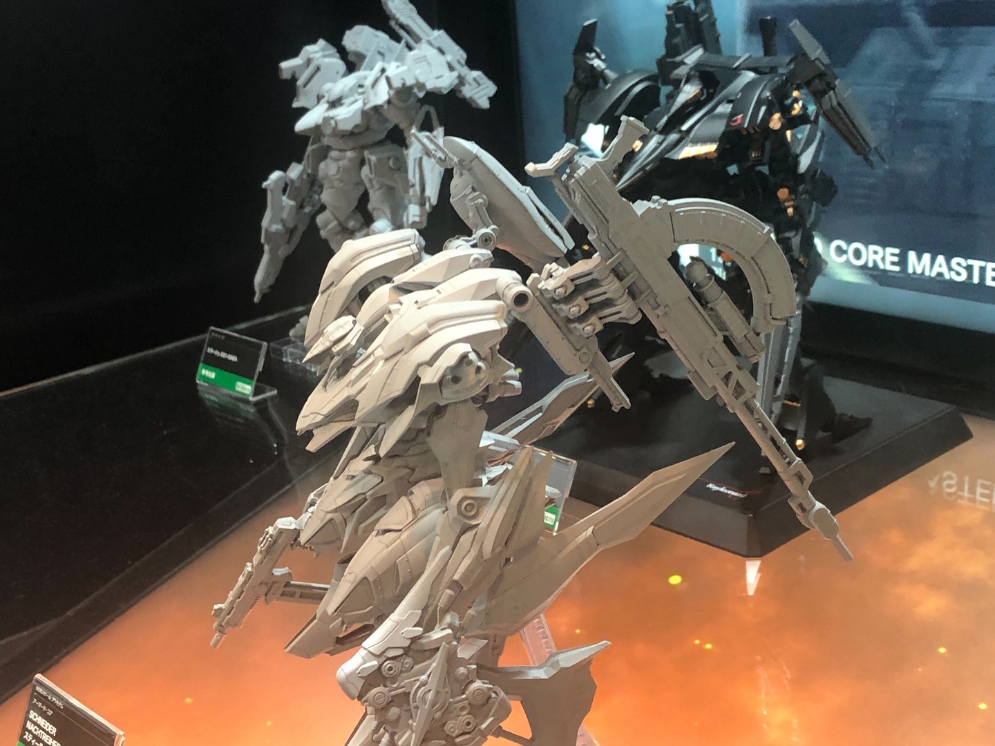 一目で只者じゃないとわかる特異な出で立ちと変態的な造形美に魅せられたそうだ