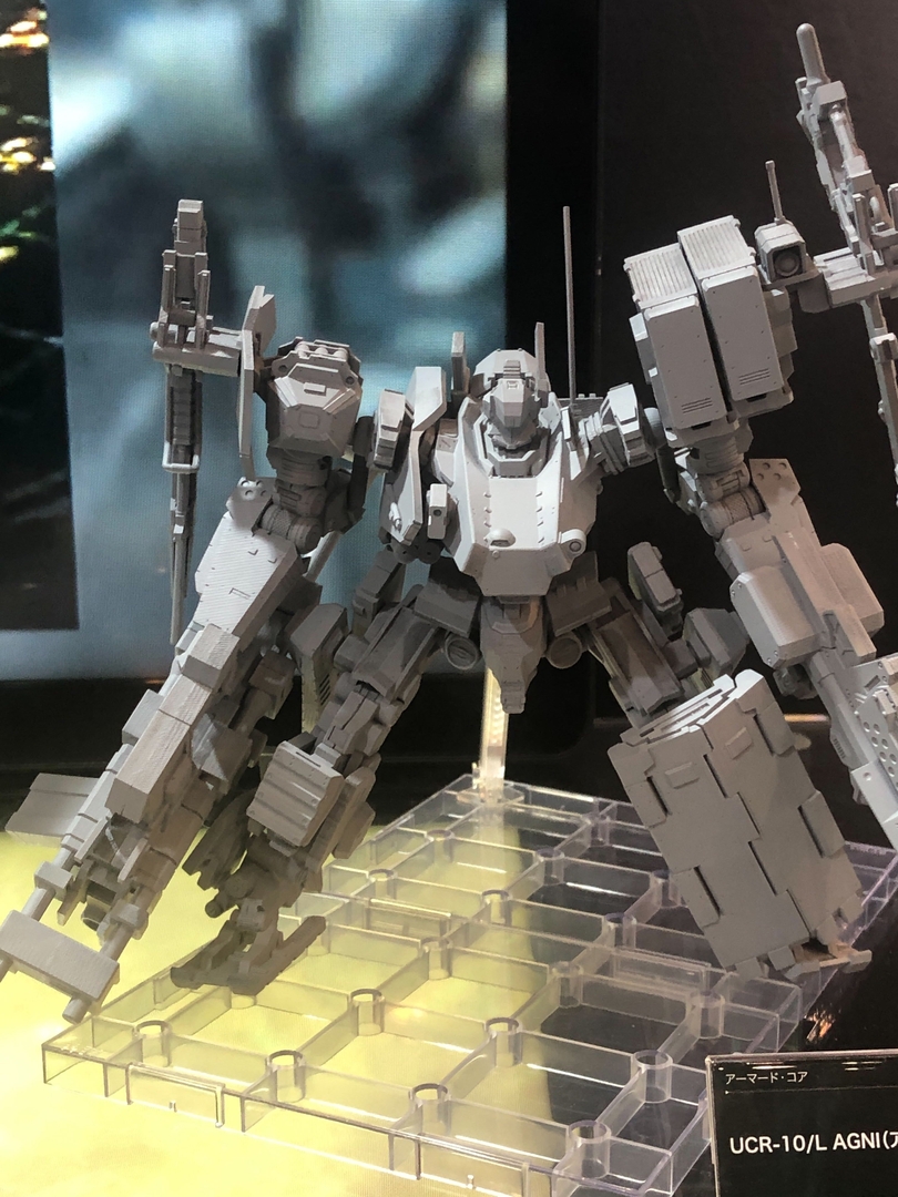 スティールヘイズと同じスケールに拡大出力した「UCR-10/L AGNI（アグニ）」