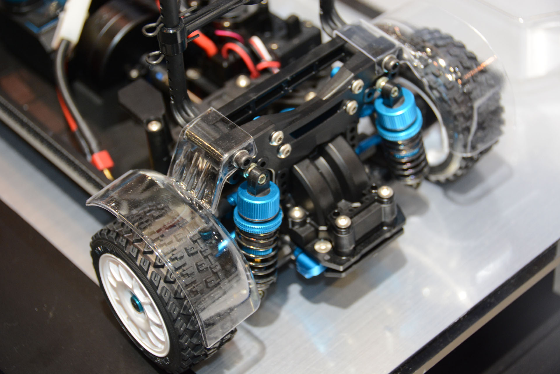 青いパーツはカスタムパーツとして視覚的にもわかりやすい