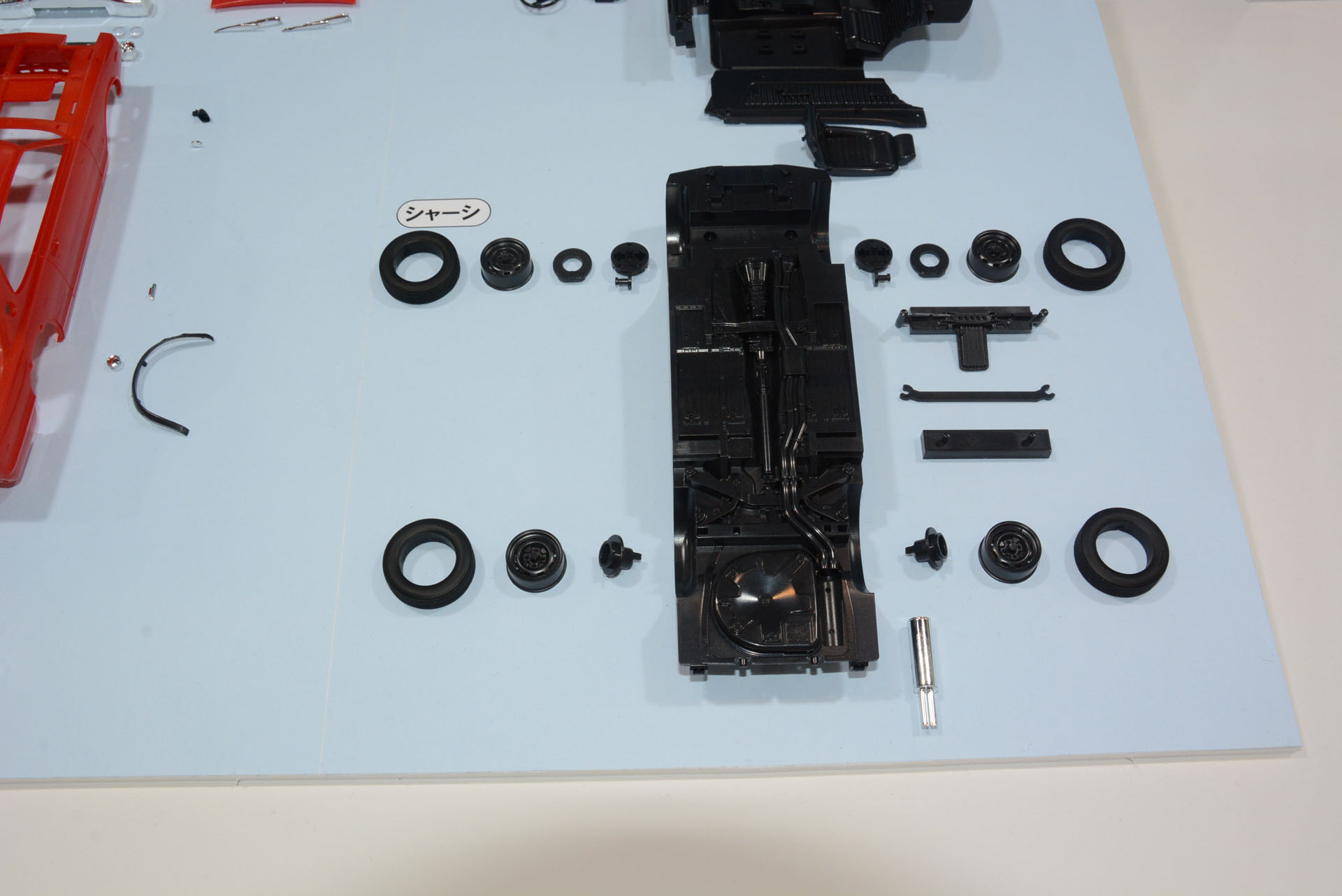 足回りのパーツもできるだけシンプルに