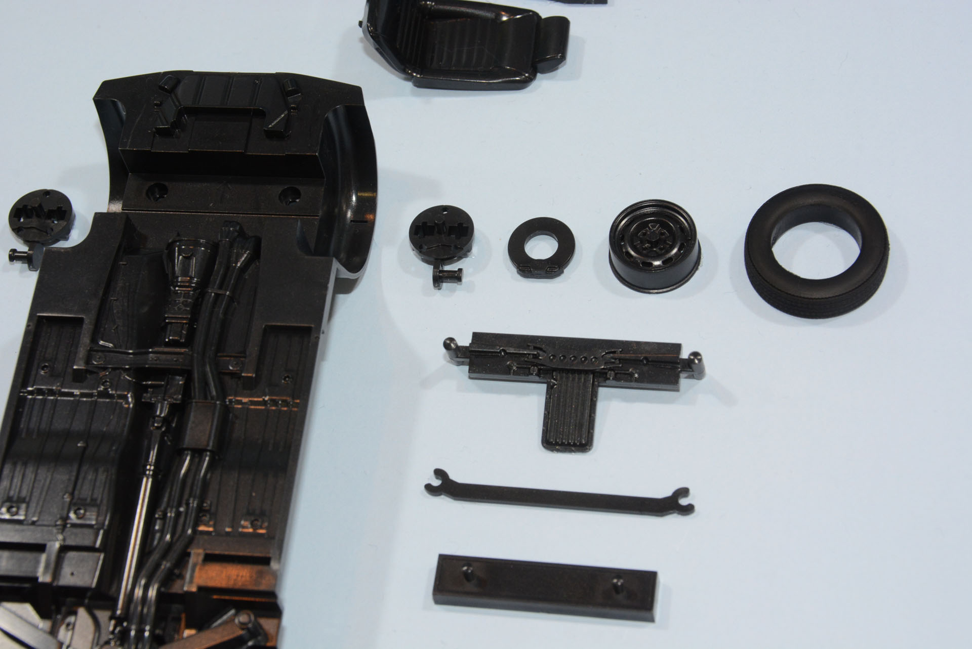 ただ少ないだけでなく、前輪は曲がる構造に。表情付けも大事な要素だ