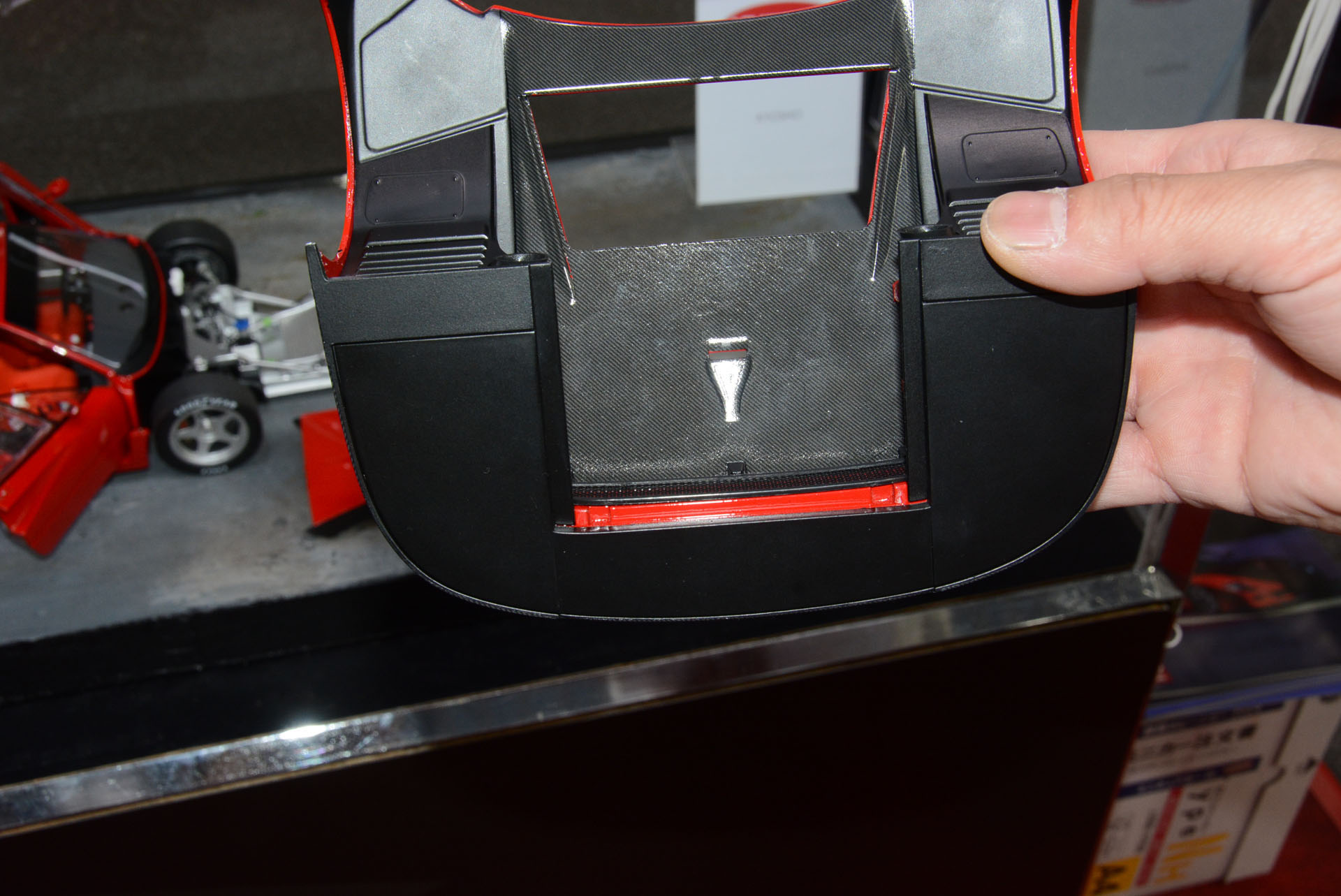 ボディ裏のセラミックを使用した構造もしっかり再現