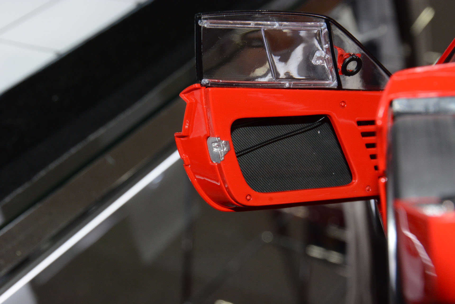 徹底的に軽量化されたドア