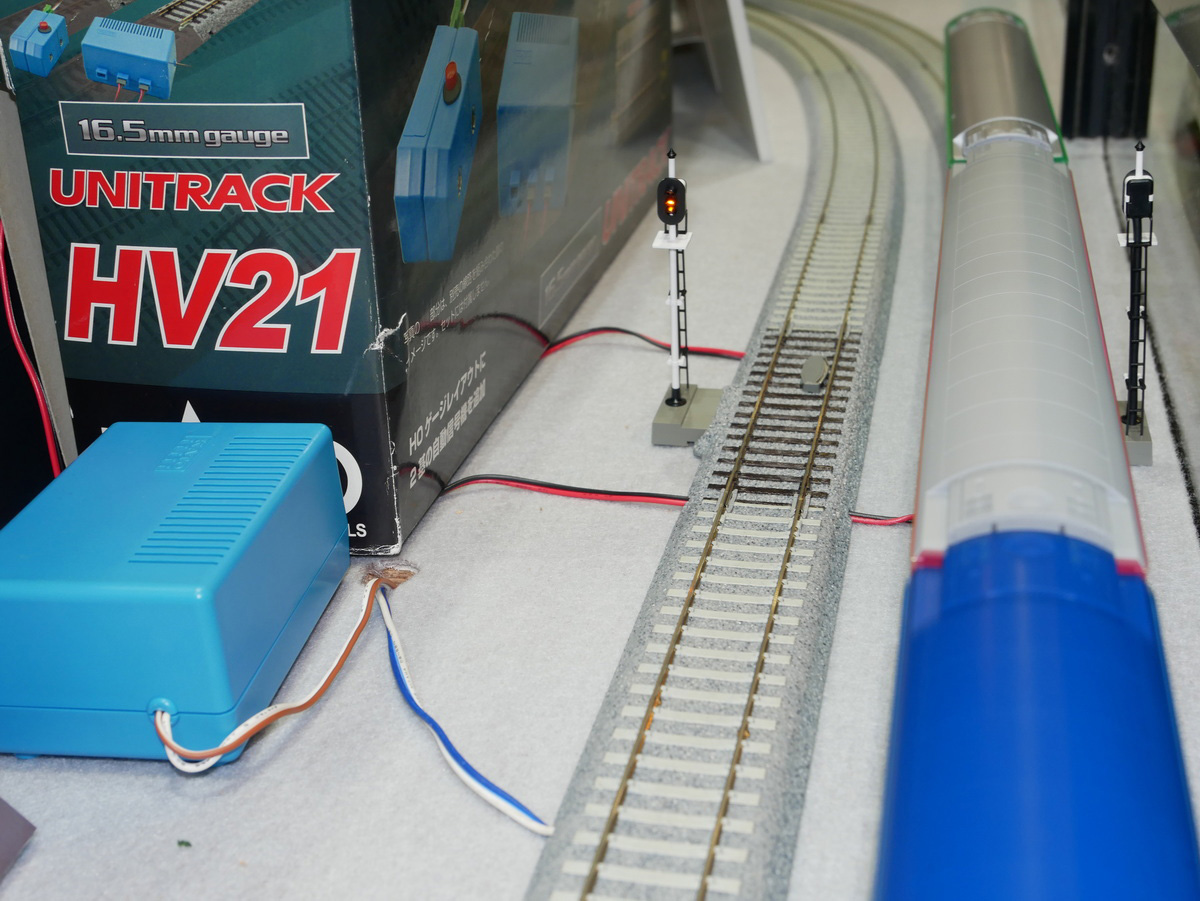 距離が離れるとちゃんと黄色に変化する