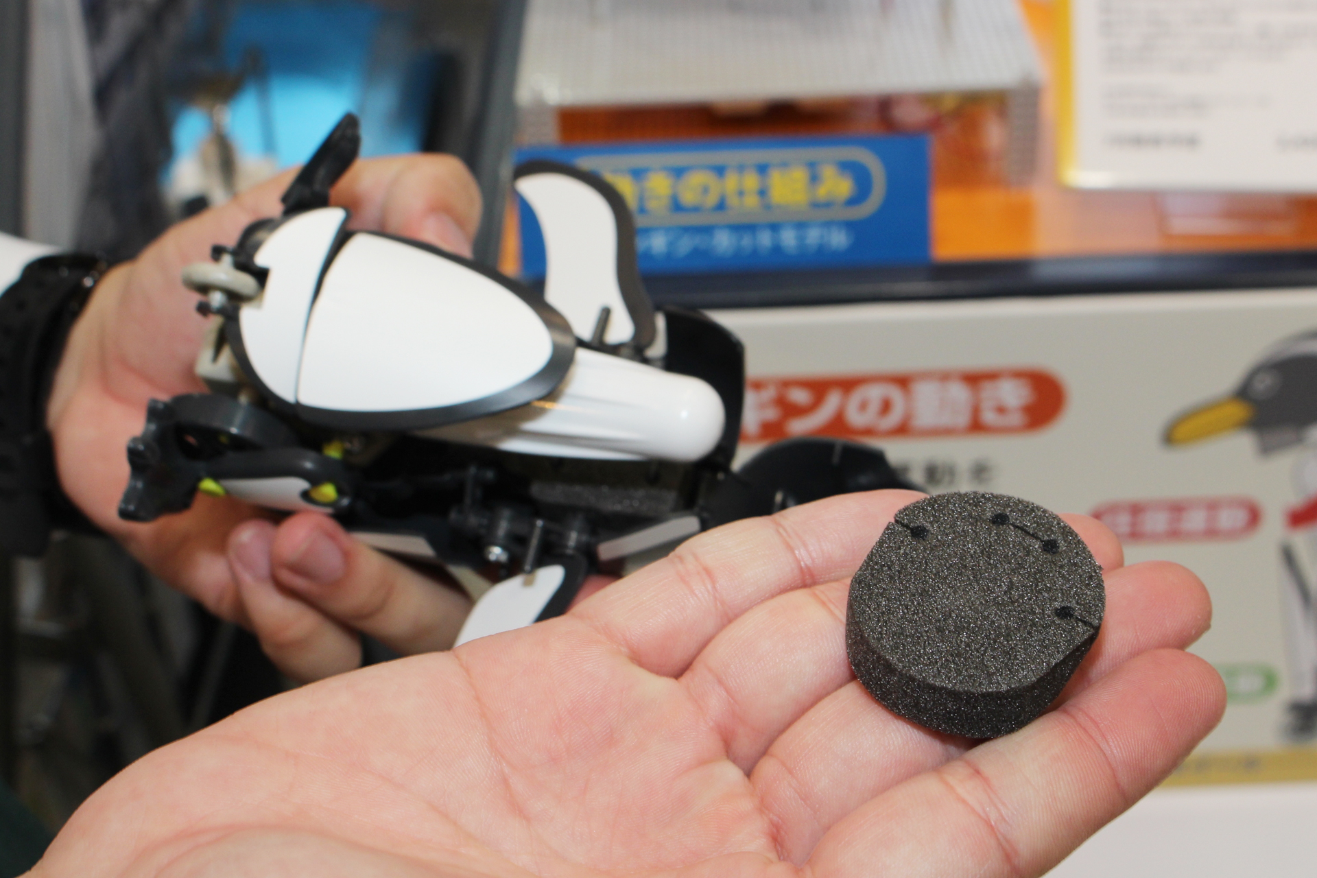 本体の背中側と頭部に浮力の強いフロートが入っている