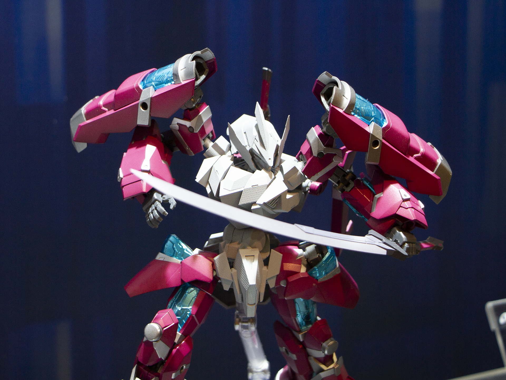 展示では「フレームアームズ」と組み合わせた作例も