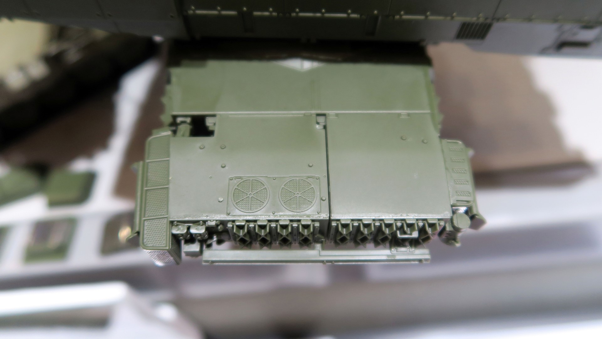 砲塔下部にもしっかりと空調設備用のファンが追加されている