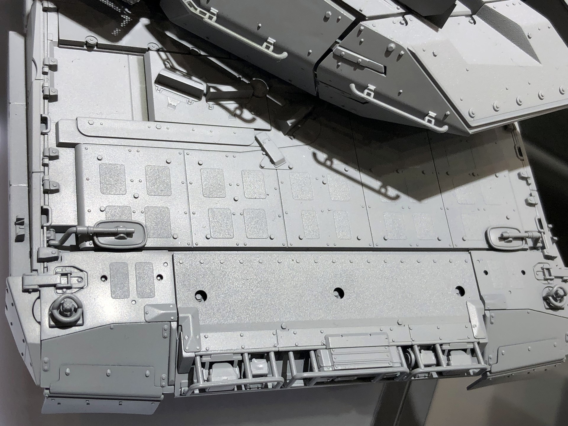 車体前面に取り付けられた増加装甲