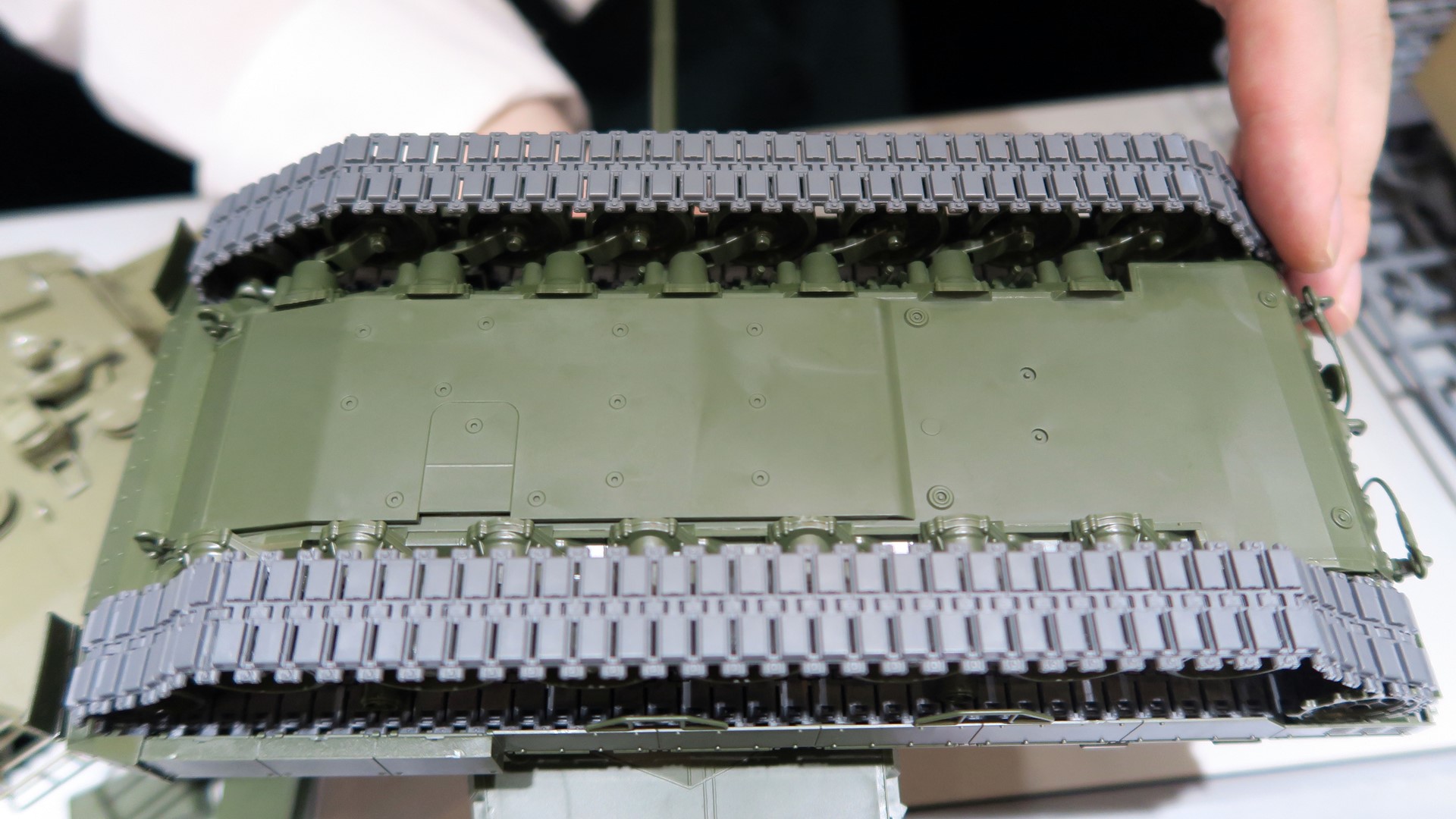 車体下部前方の搭乗員区画に取り付けられた地雷防御モジュール