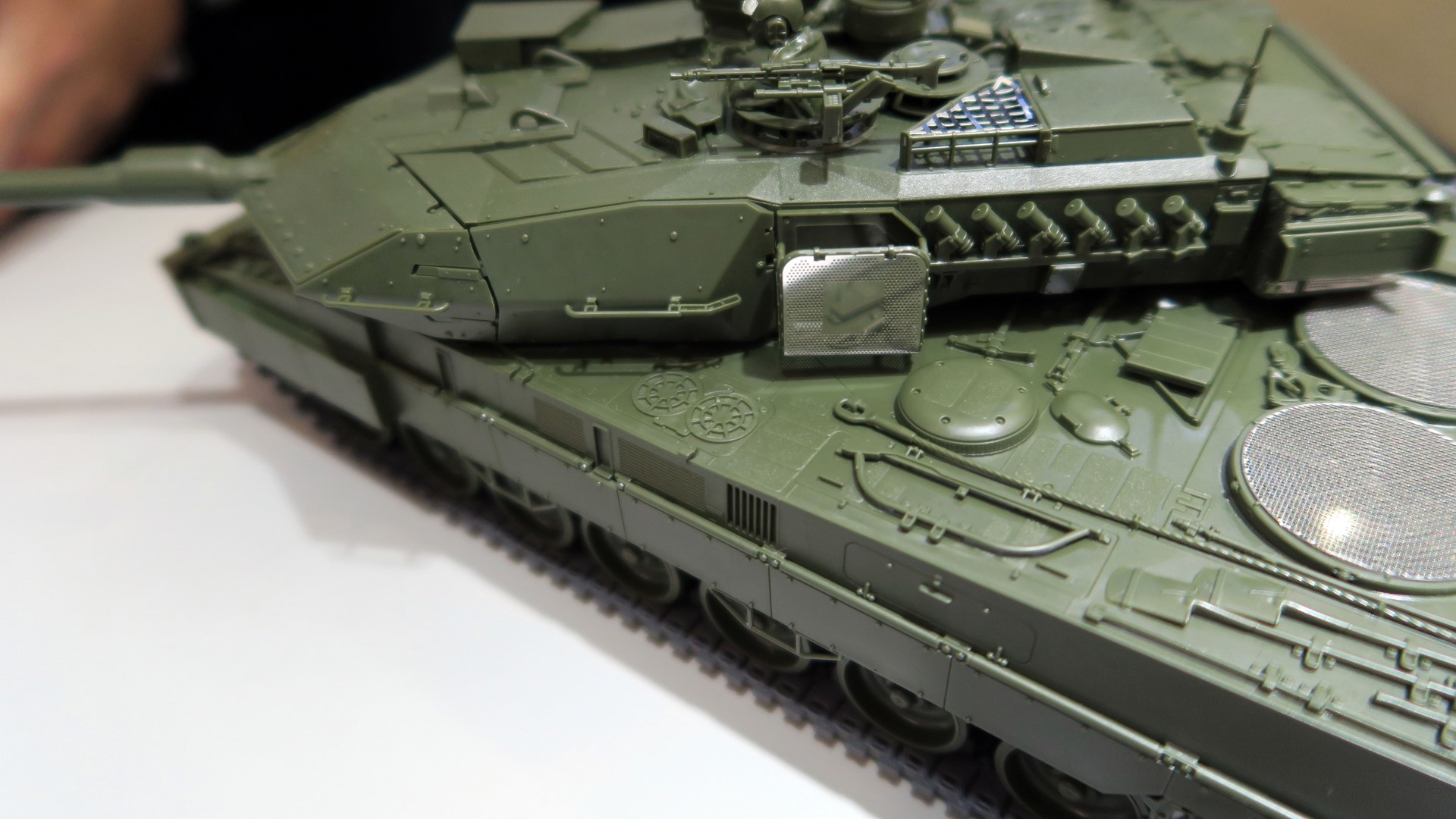 砲塔を回転させるとA7Vから新たに取り付けられた車体空調設備のファンが見えるようになっている