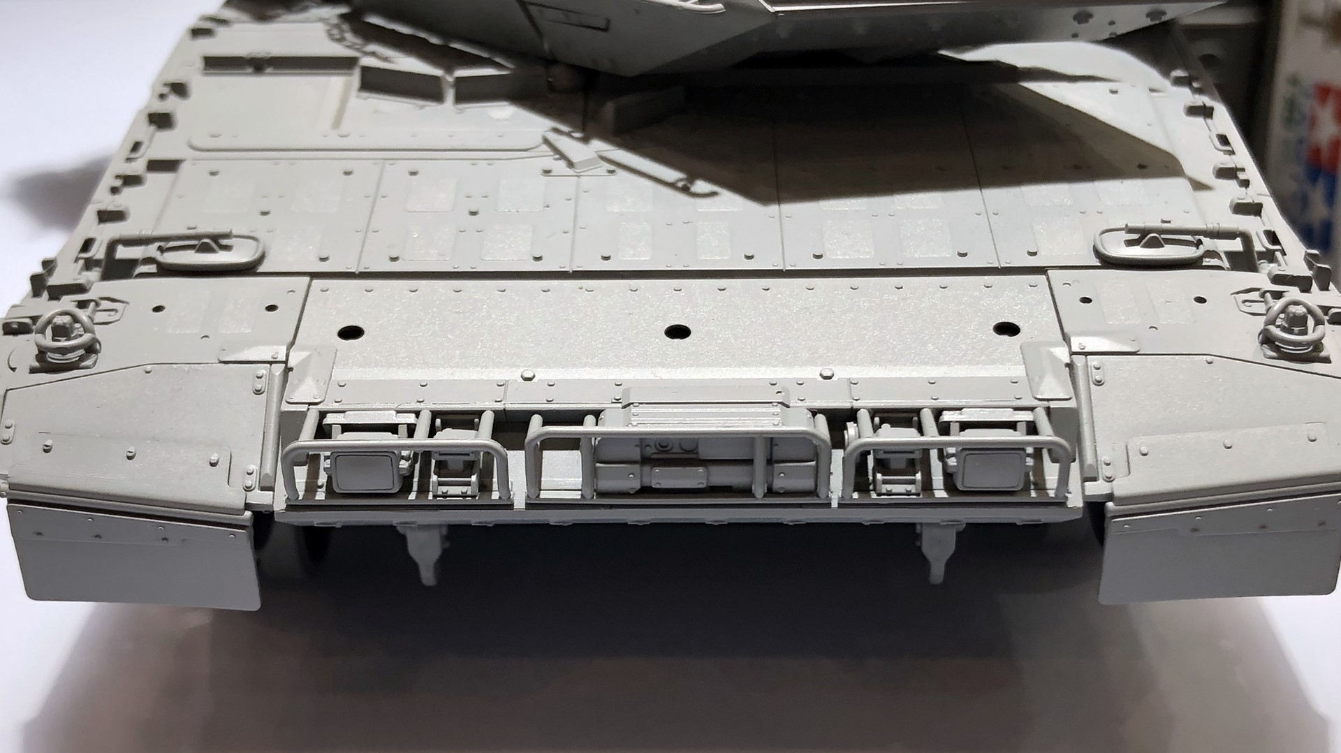 A6までは丸型だったヘッドライトがA7Vでは四角型のライトへと変更されている