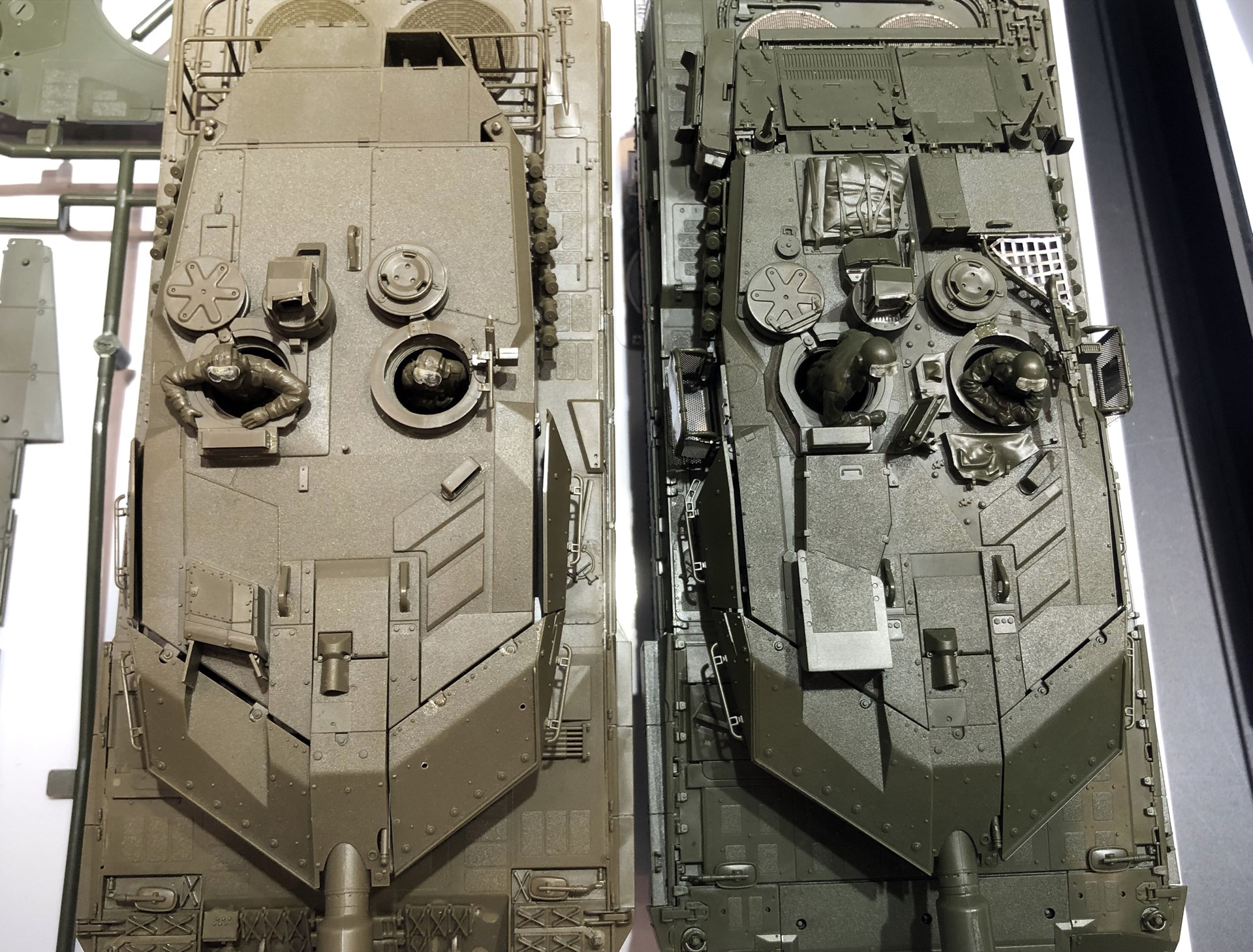 A6は戦車自体の形状を楽しめるスッキリとしたフォルム、A7Vは装備品などが装着されていることで、より実戦配備の状態を感じられるようになっている