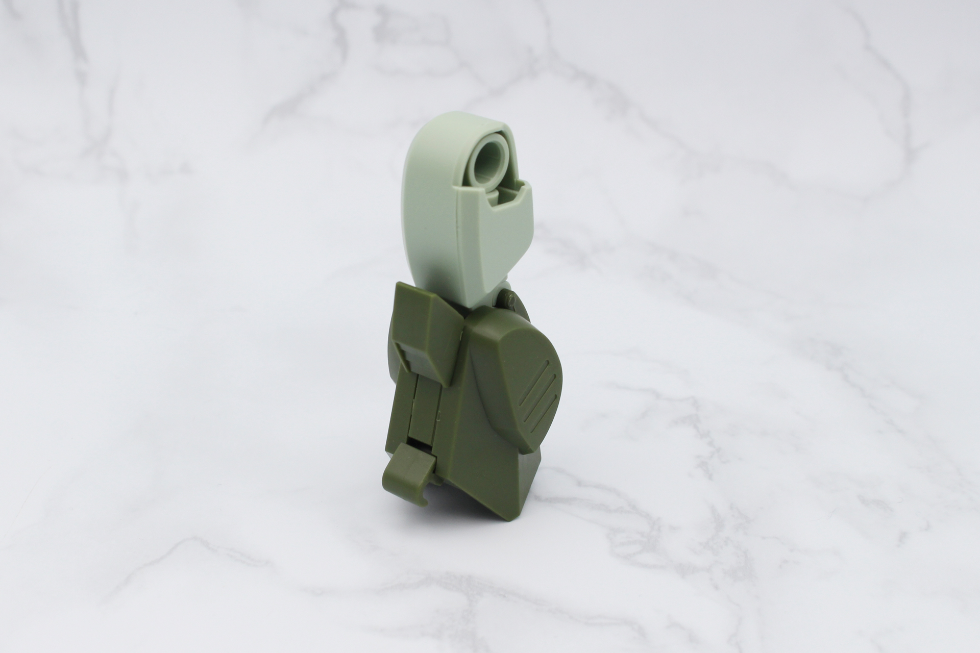 膝のパーツを取り付ける