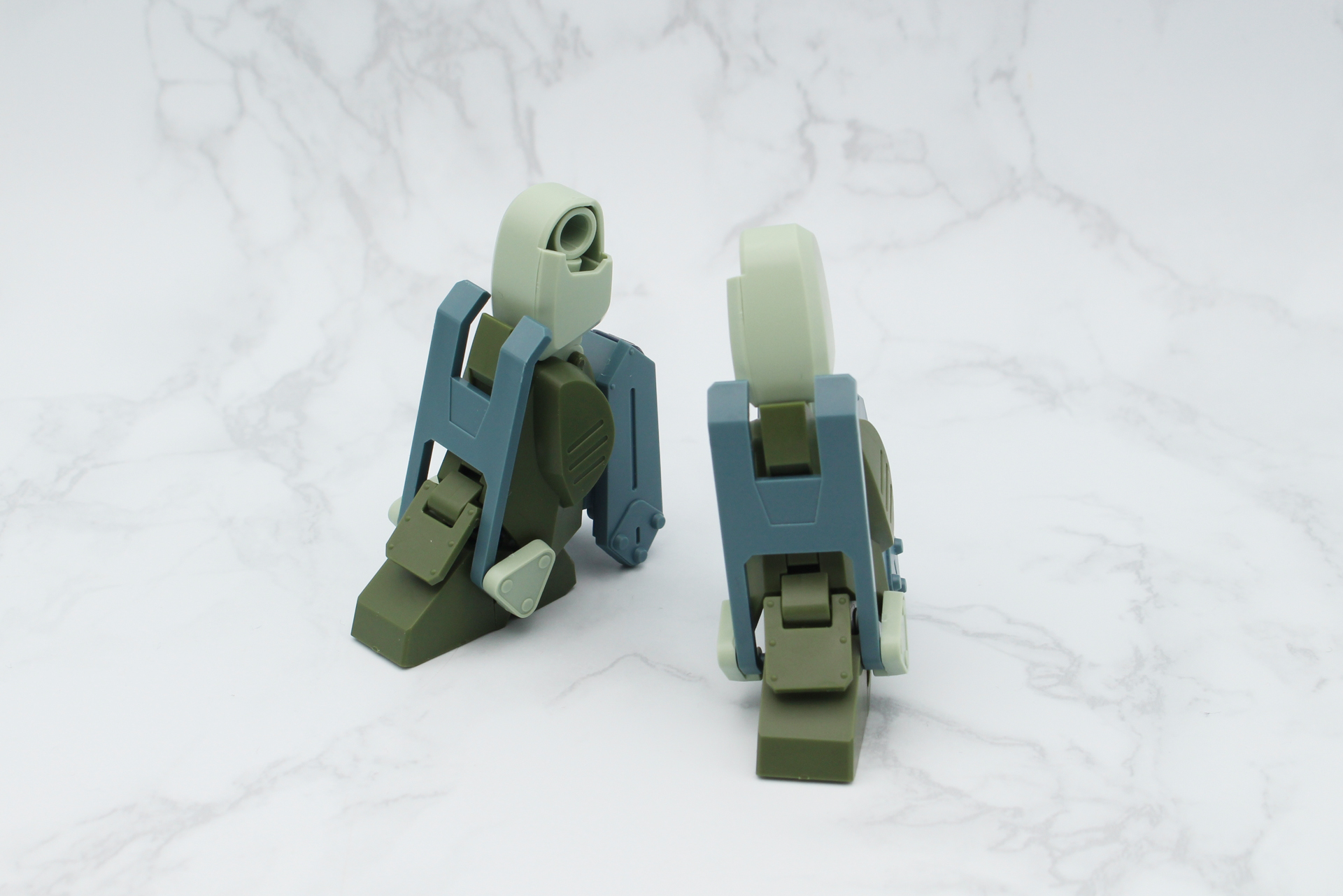 同様に反対側の脚も組み立てる