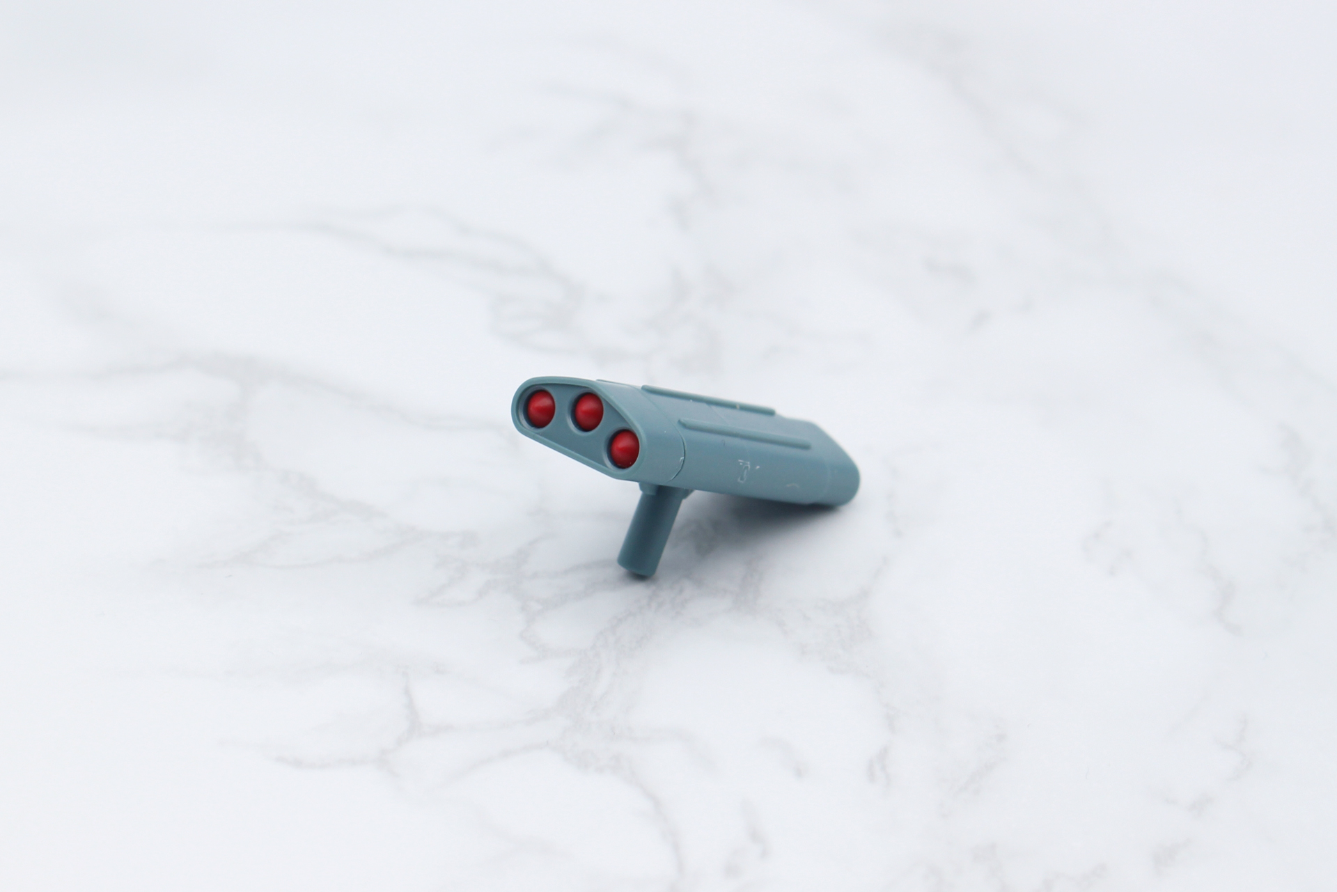 3連ミサイルポッドの組み立て