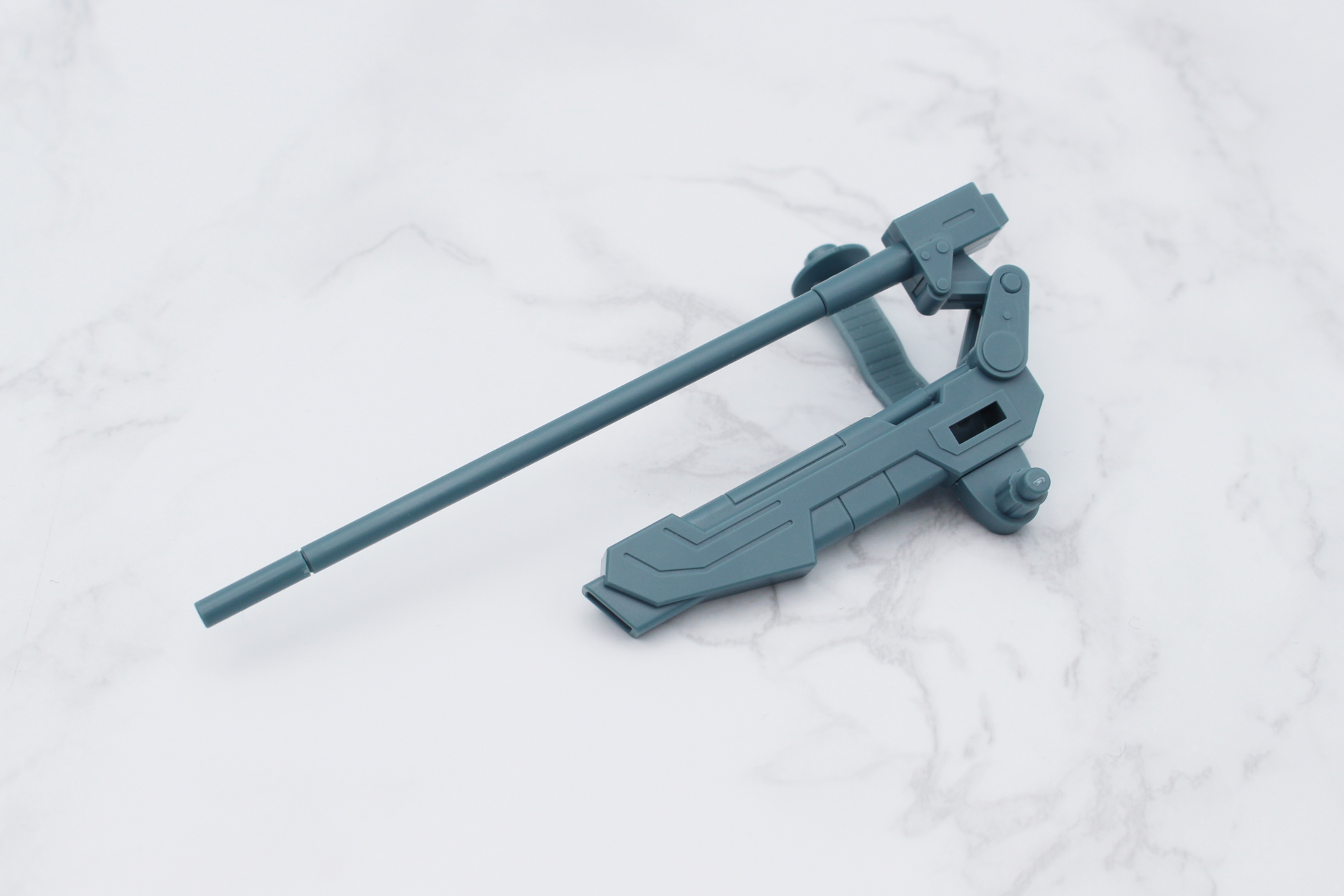 本体で銃身を挟み込んで完成