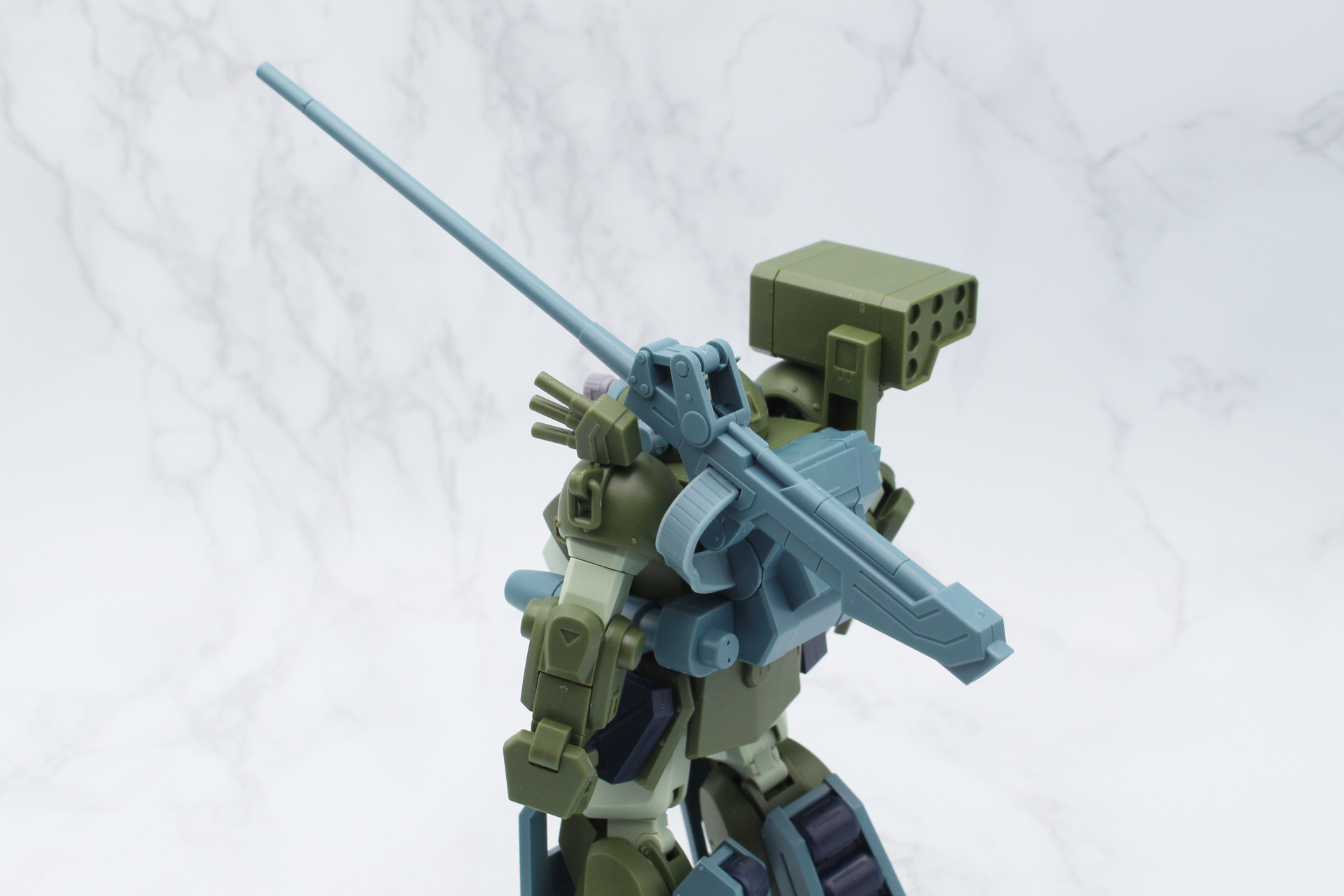 展開し前方に向けたドロッパーズフォールディングガン。アンテナとの接触に注意