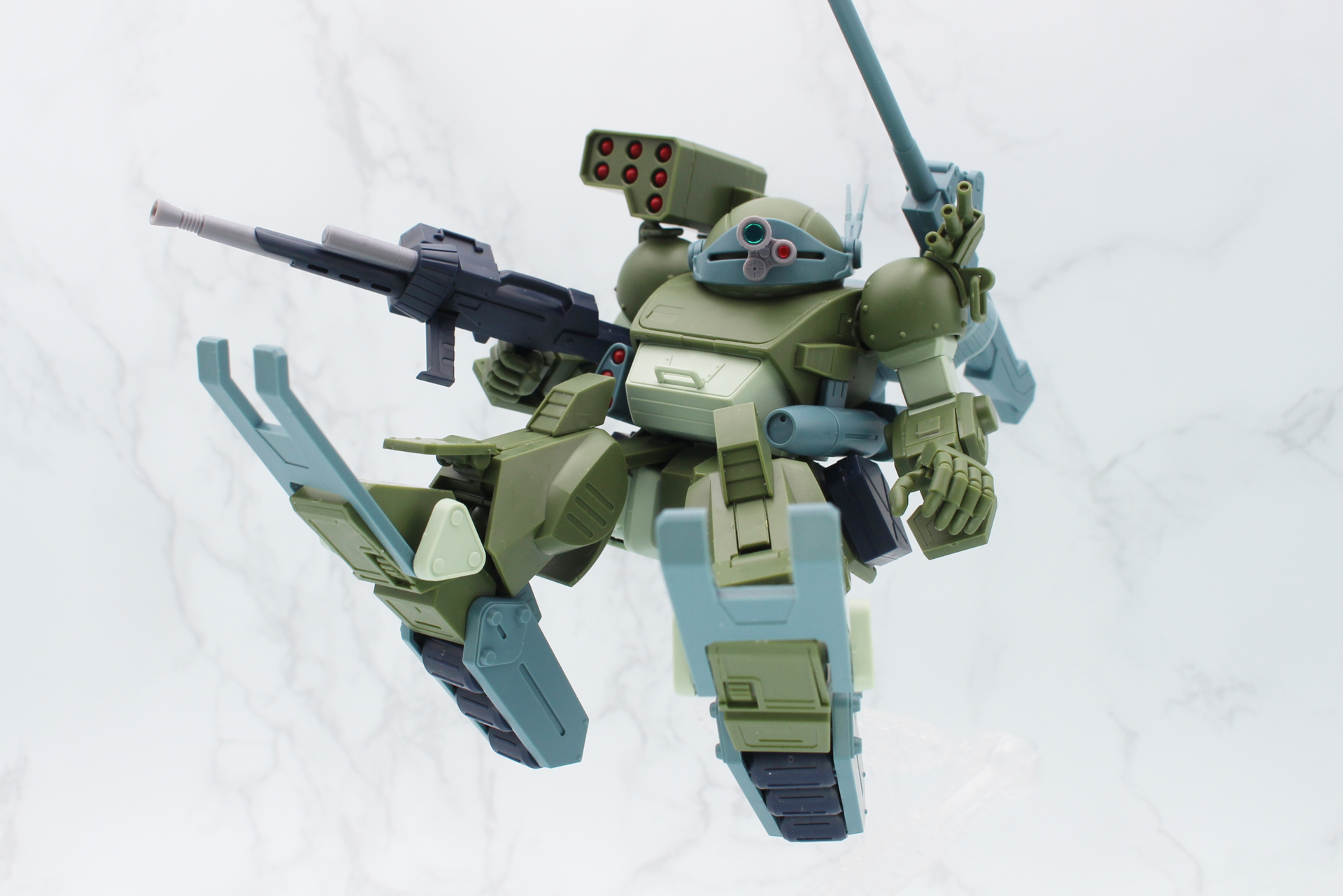 アクションベース用のパーツが付属。腰に差し込むことで、ポーズの幅を広げられる