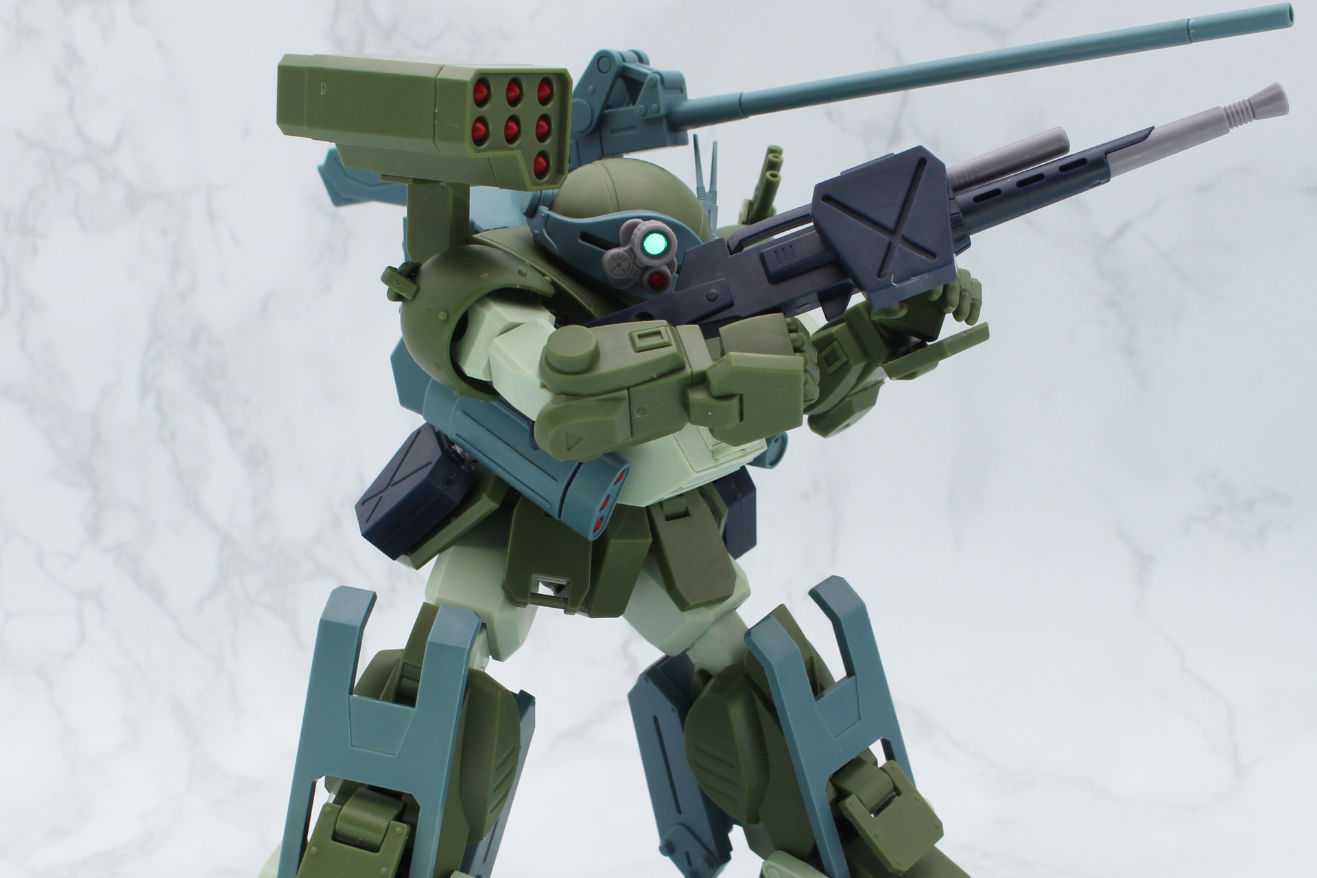 各種武装やトランプルリガーを使ったシーンのポーズを楽しみたい。「拡張パーツセット1」のエフェクトとも相性がいい