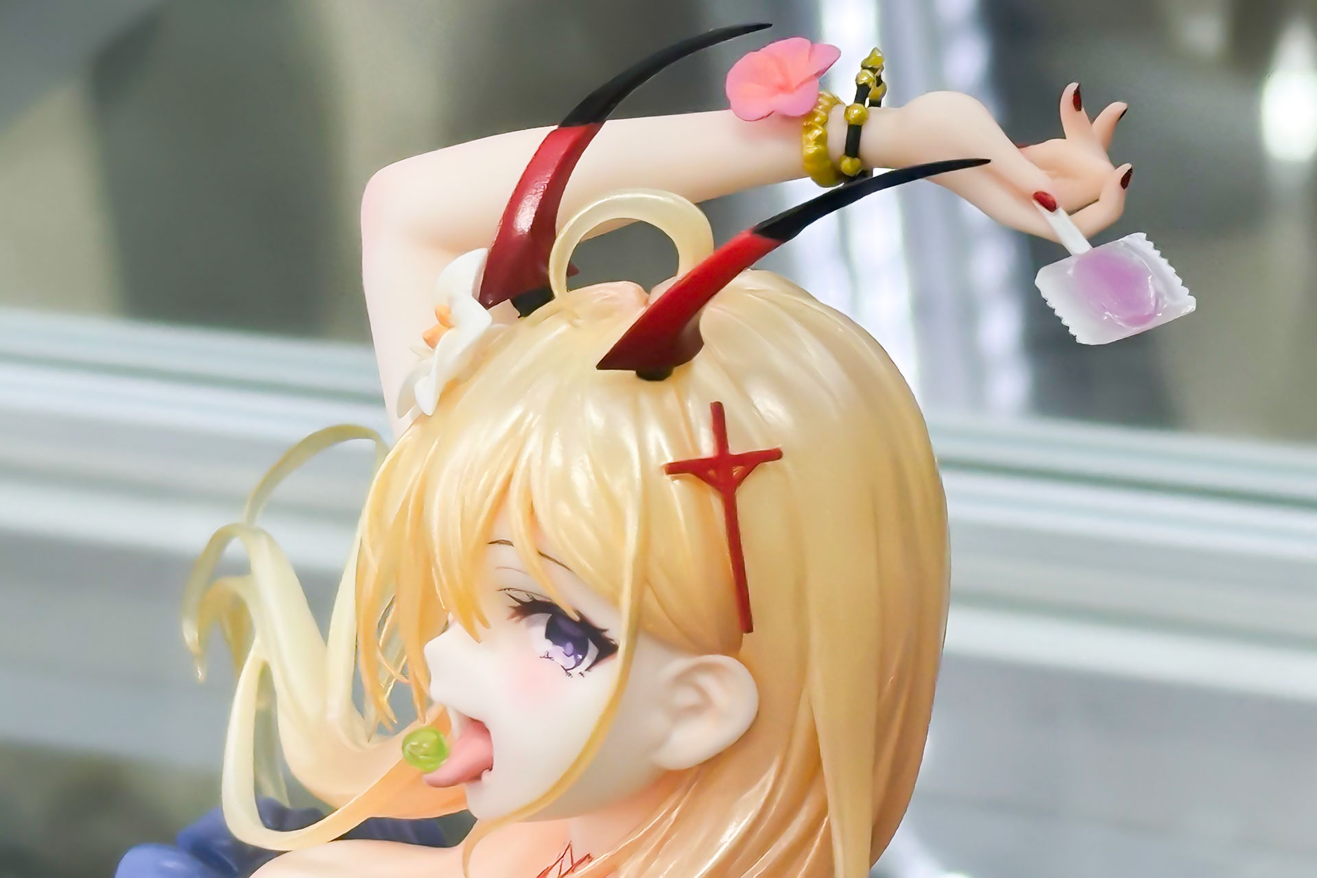 頭の上に付けられたアクセサリーの数々もしっかり作り込まれている